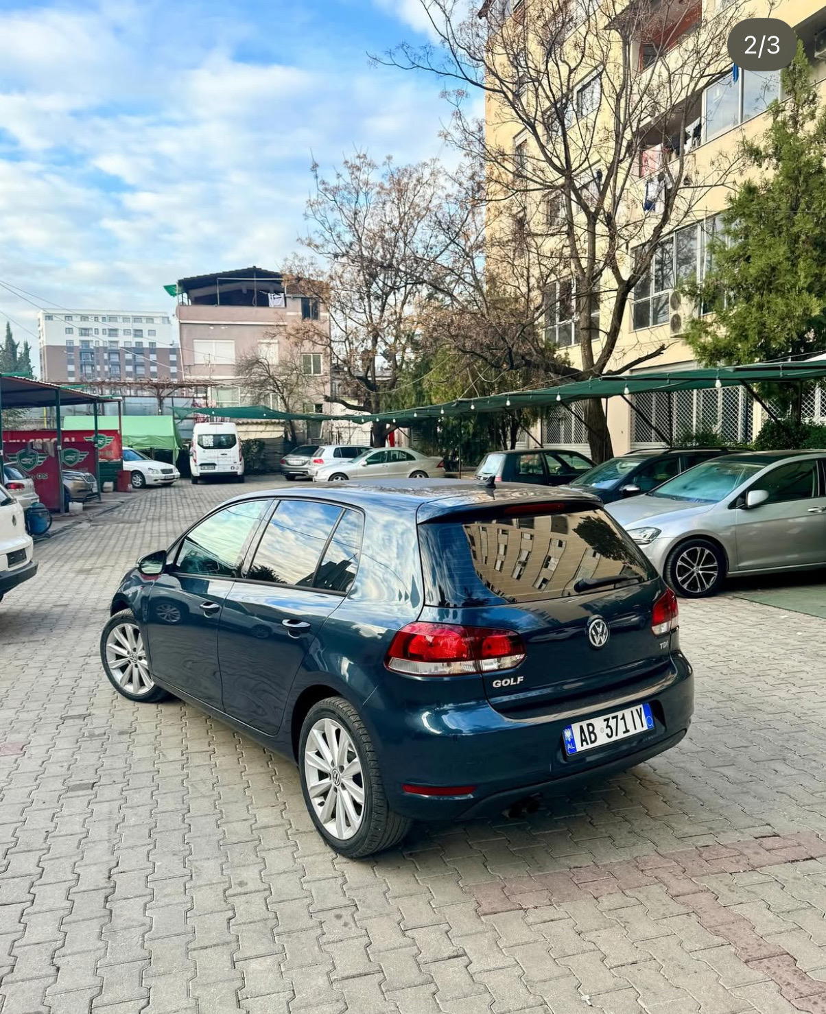 Volkswagen Golf - side view
