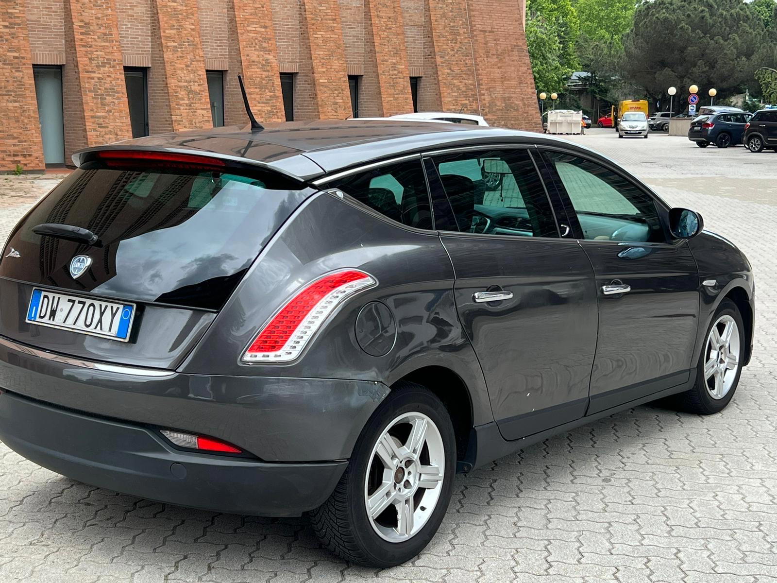 Lancia Ypsilon - side view