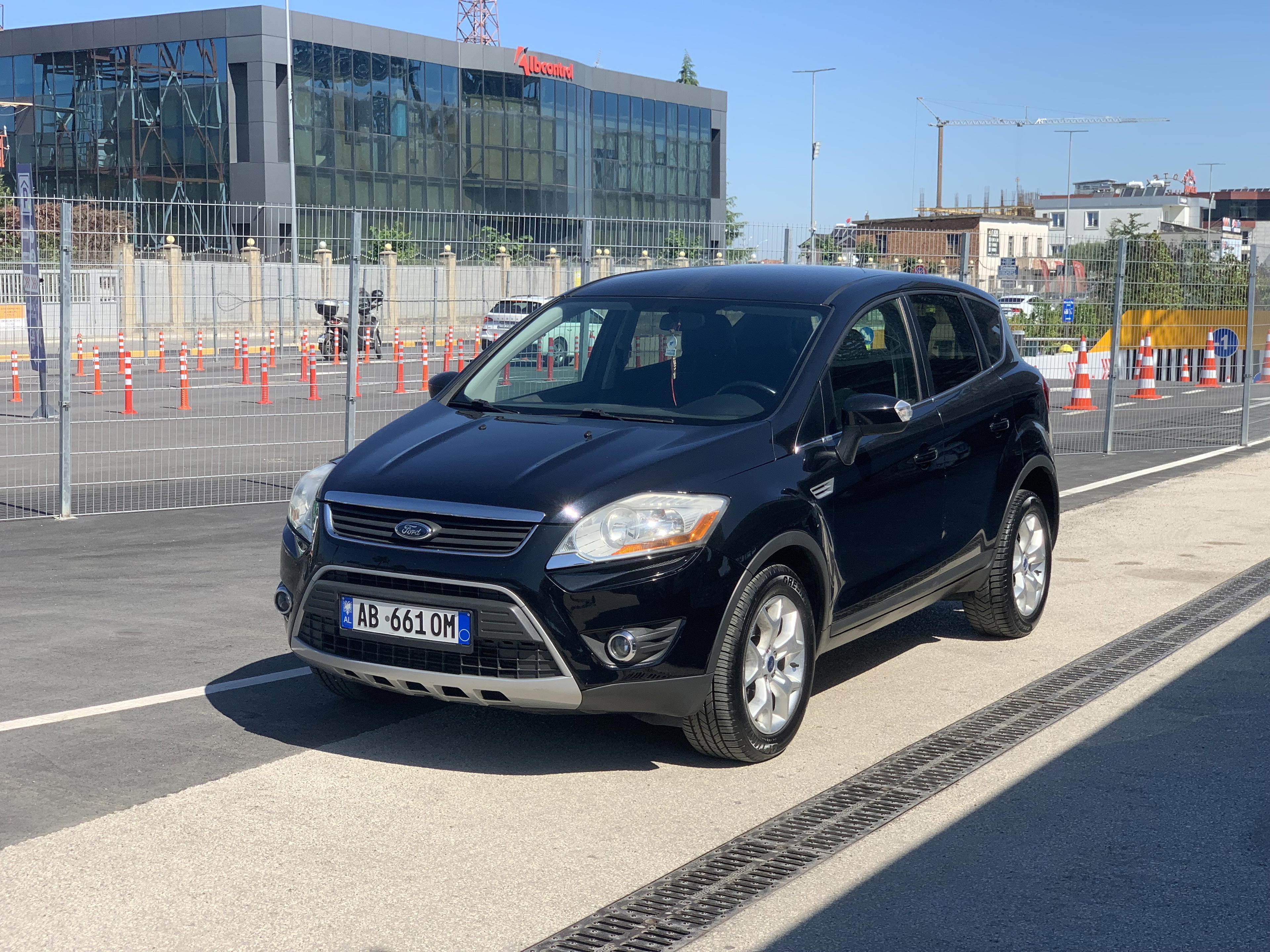 Ford Kuga - side view