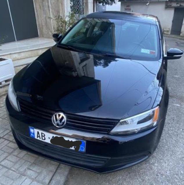Volkswagen Jetta - side view