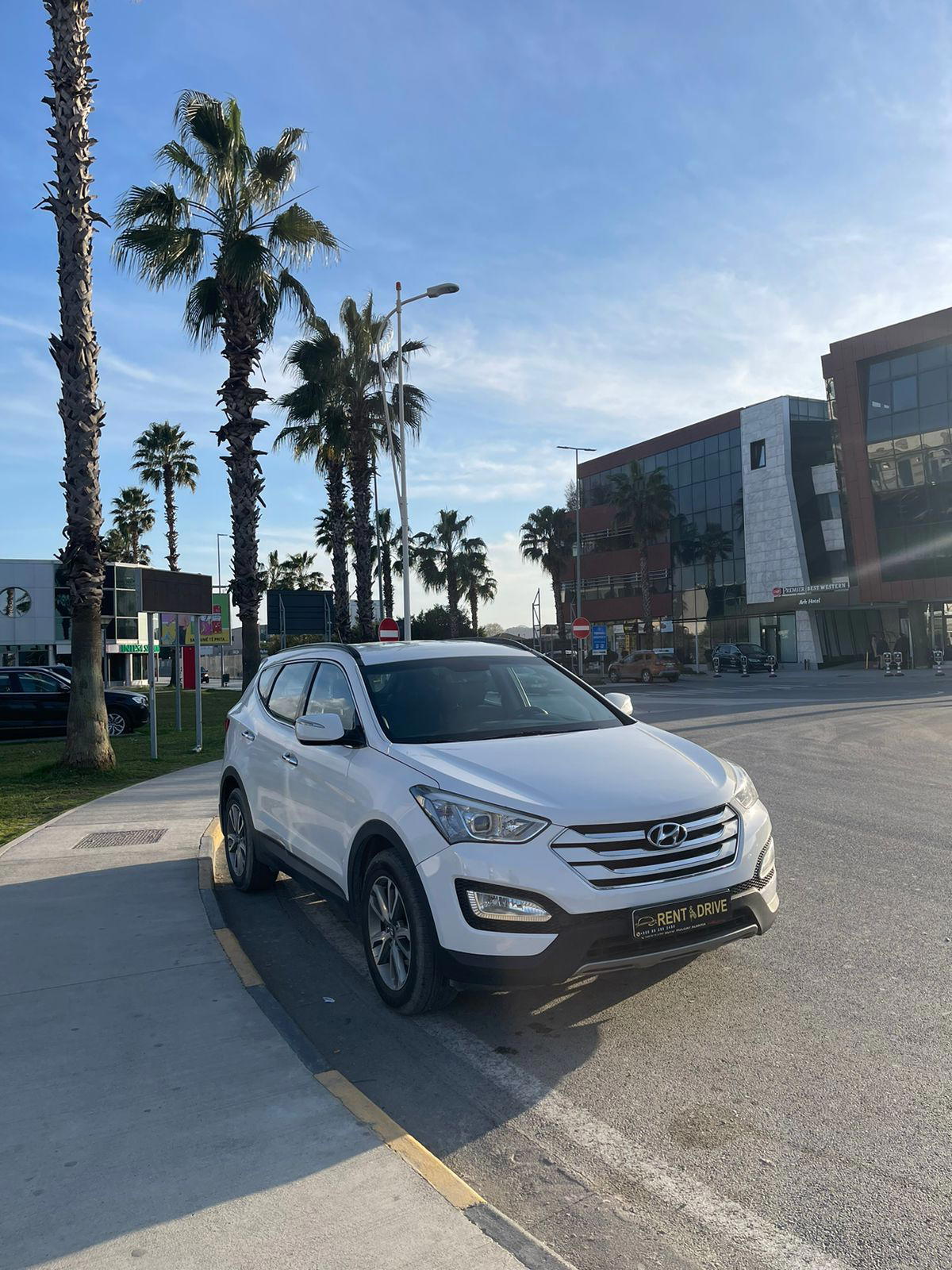 Hyundai Santa Fe - side view