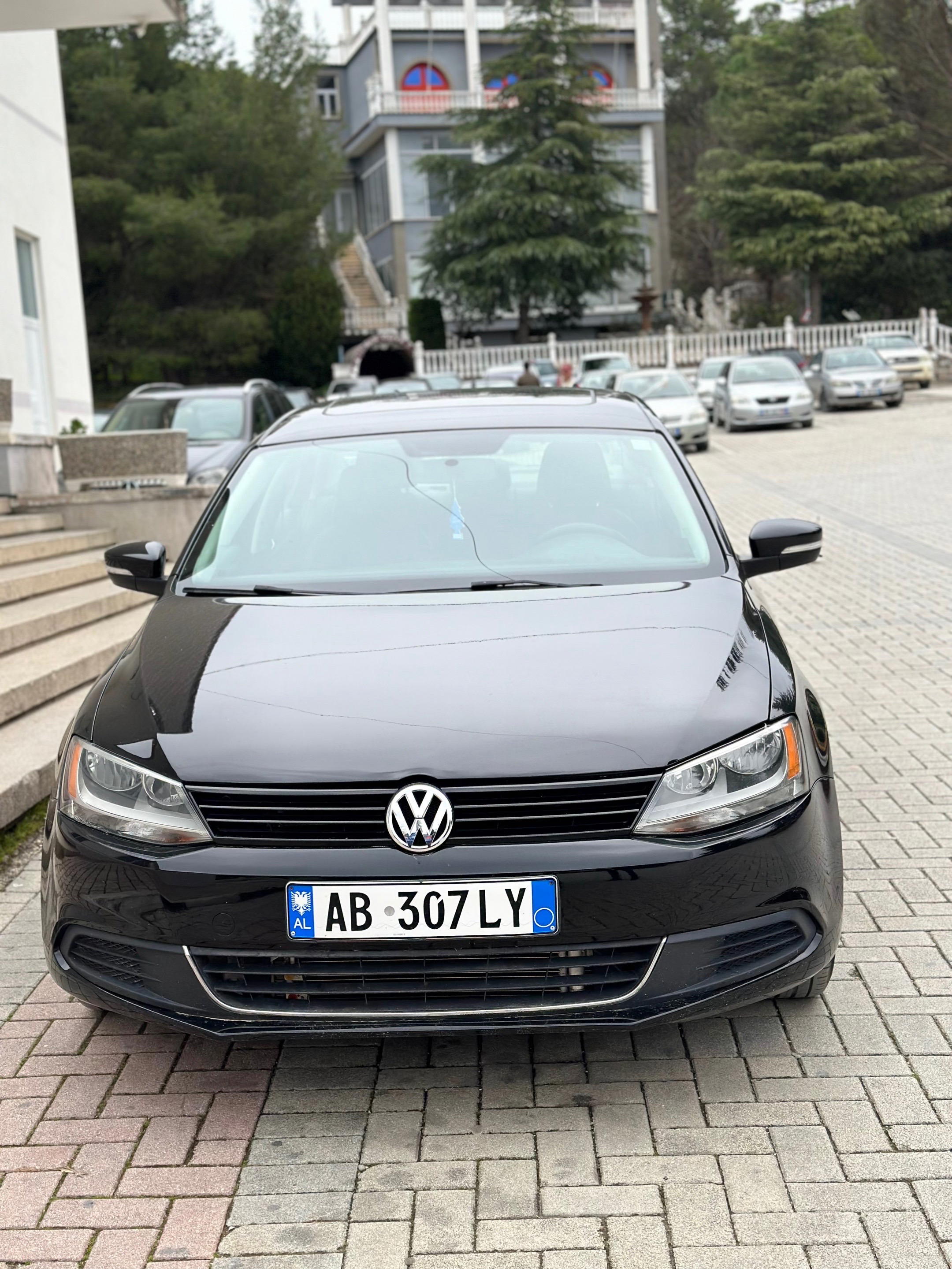 Volkswagen Jetta - side view