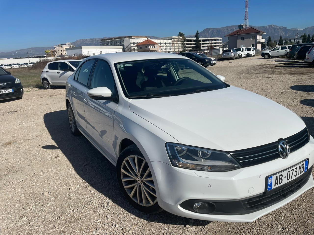 Volkswagen Jetta - side view