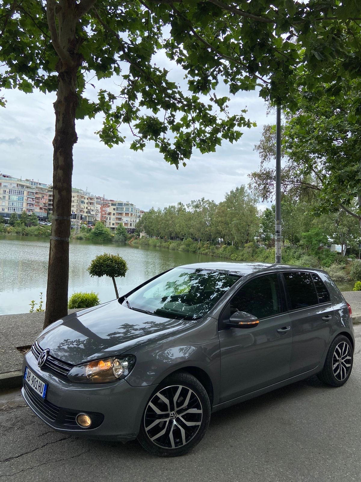 Volkswagen Golf - main photo