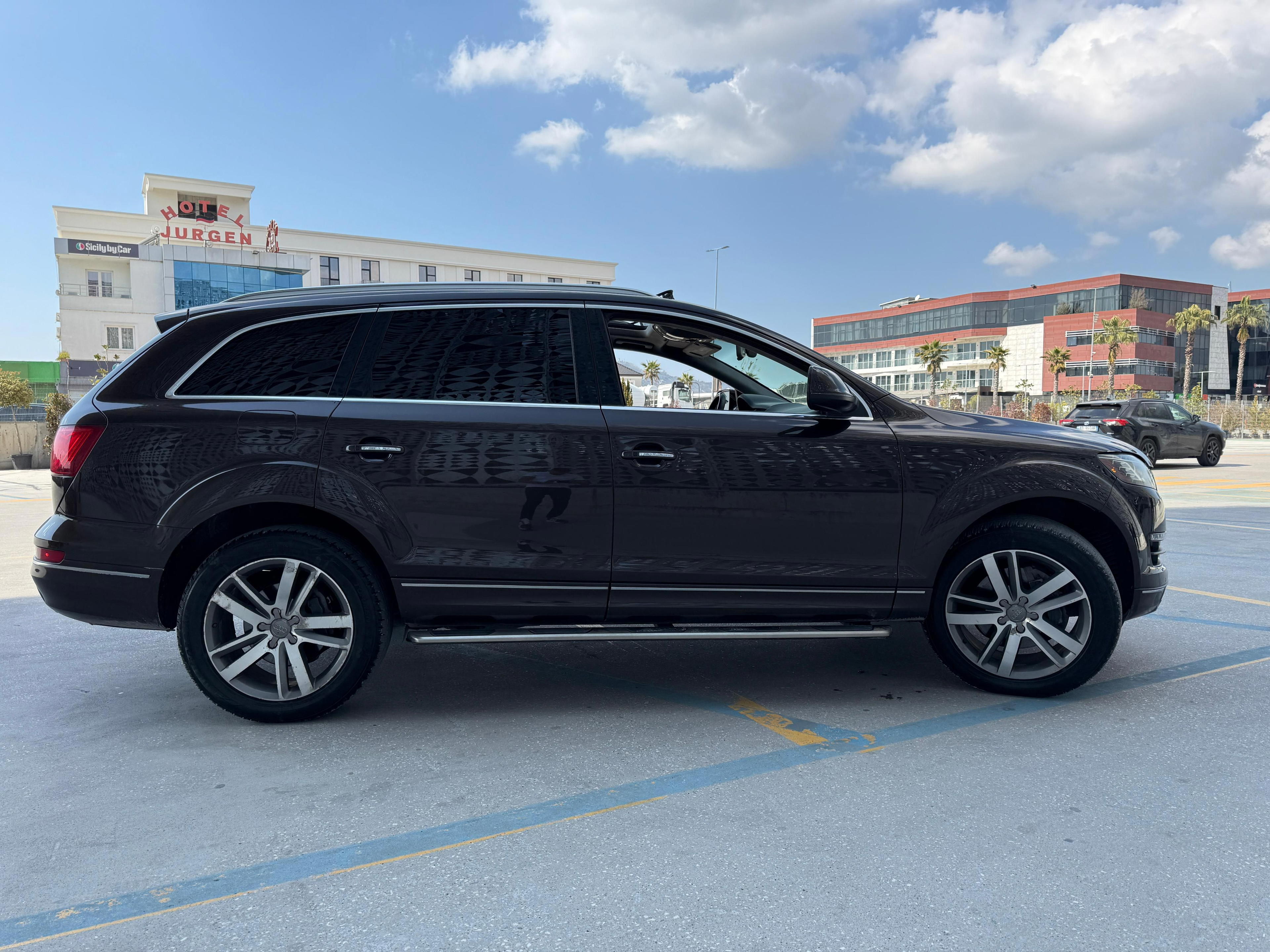 Audi Q7 for rent