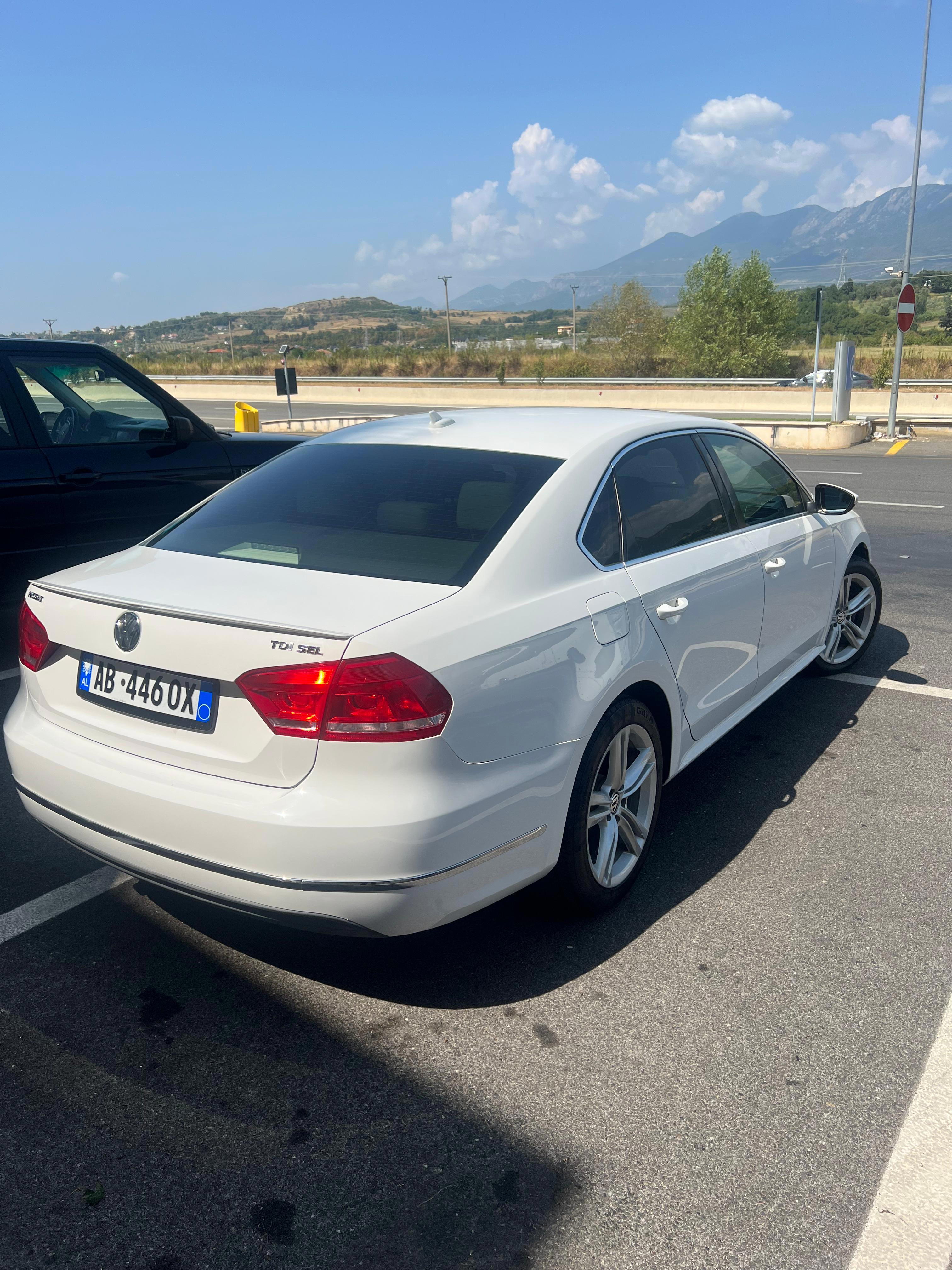 Volkswagen Passat - side view
