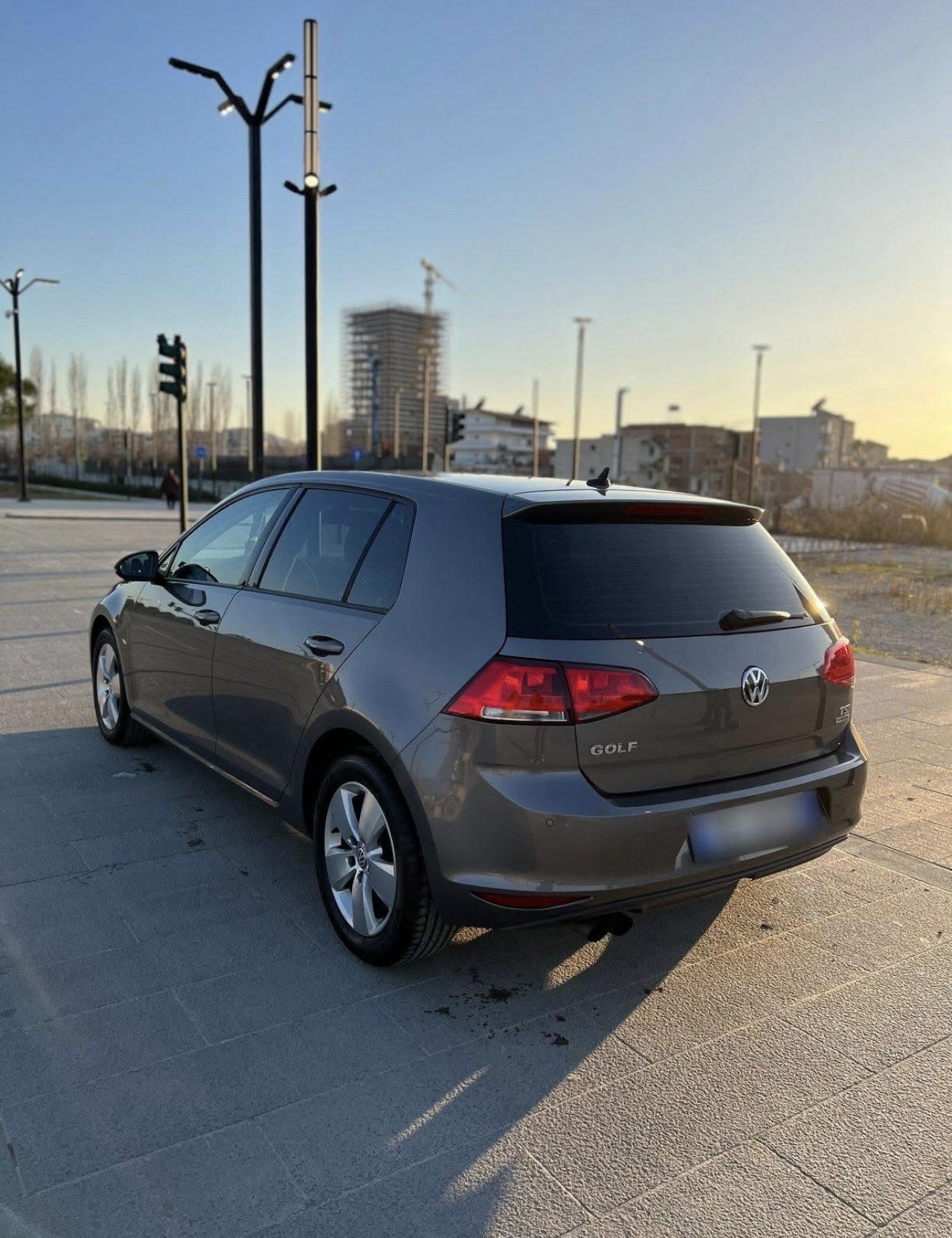 Volkswagen Golf - main photo