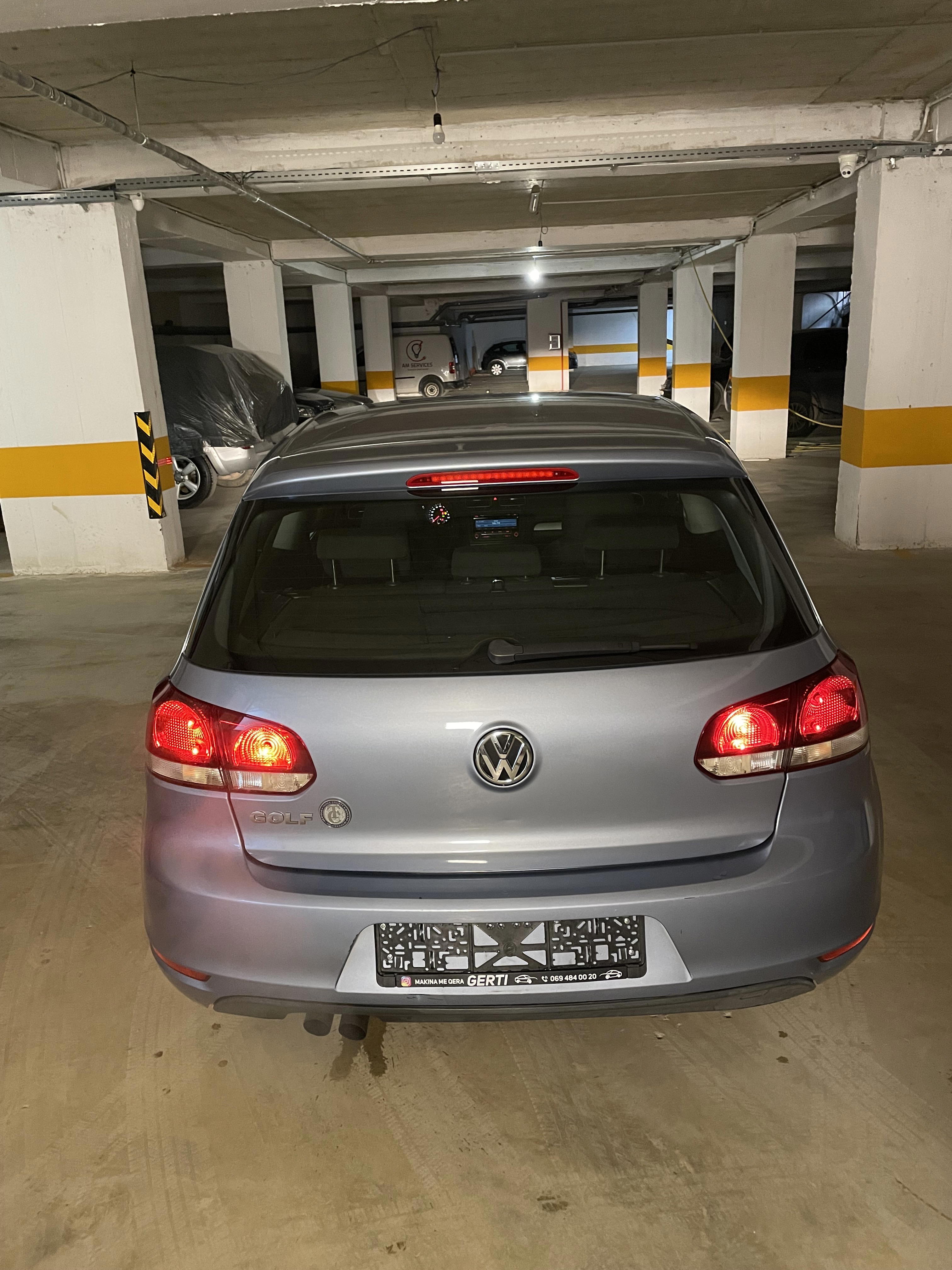 Volkswagen Golf - side view
