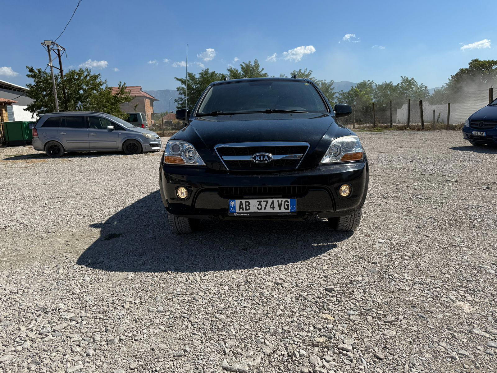 Kia Sorento - side view