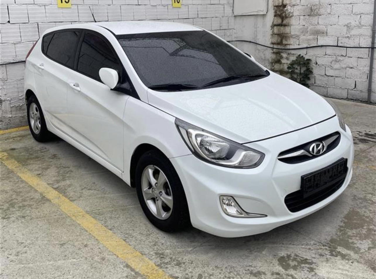 Hyundai Accent - main photo