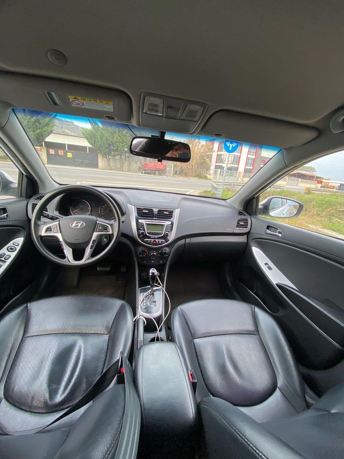 Hyundai Accent - photo 4