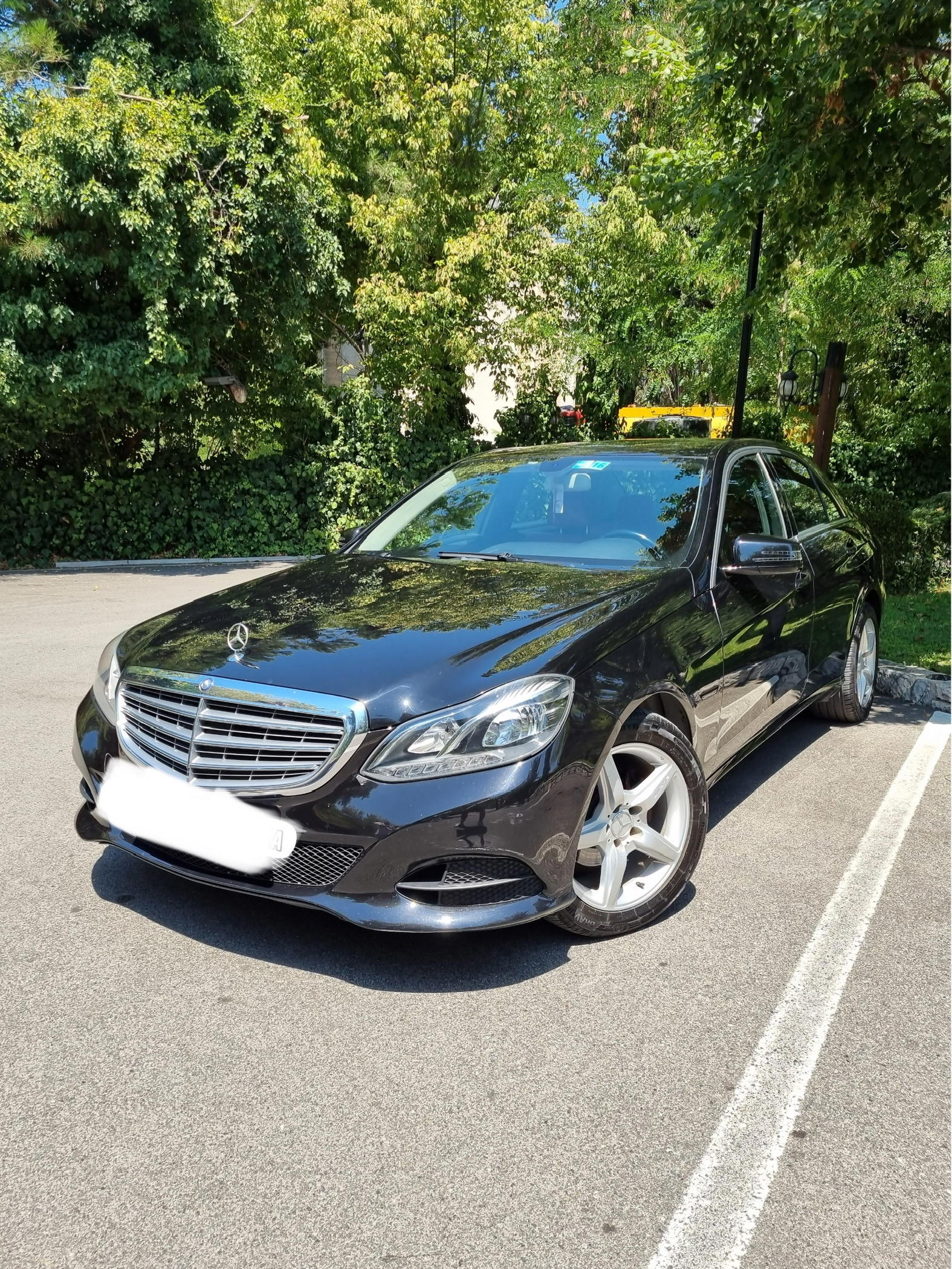Mercedes-Benz 300 D - side view