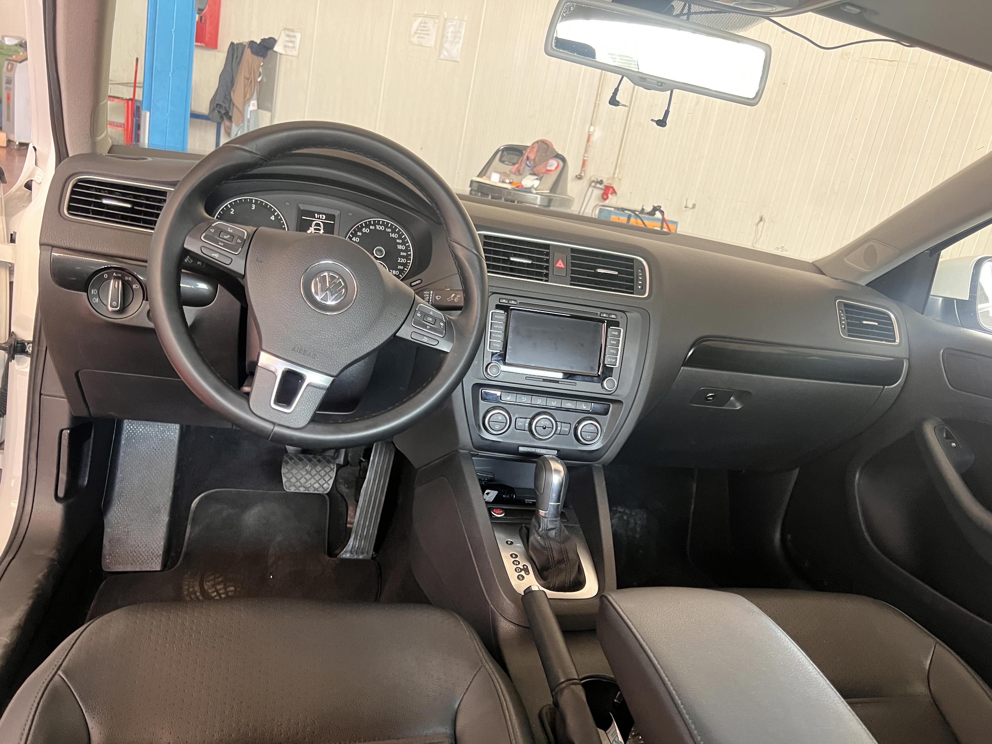 Volkswagen Jetta - photo 4