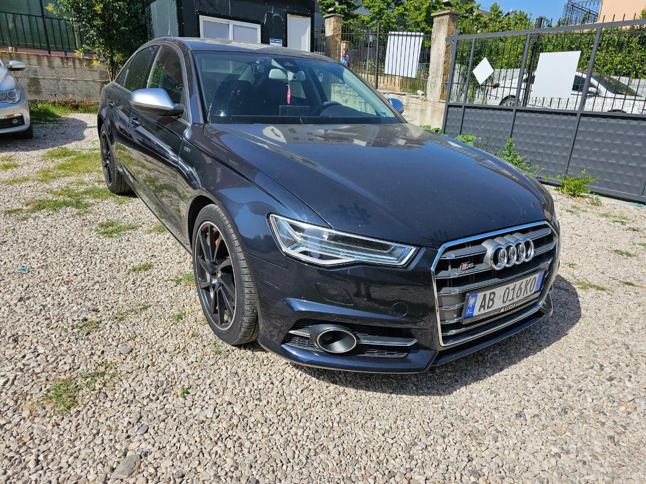 Audi A6 - side view