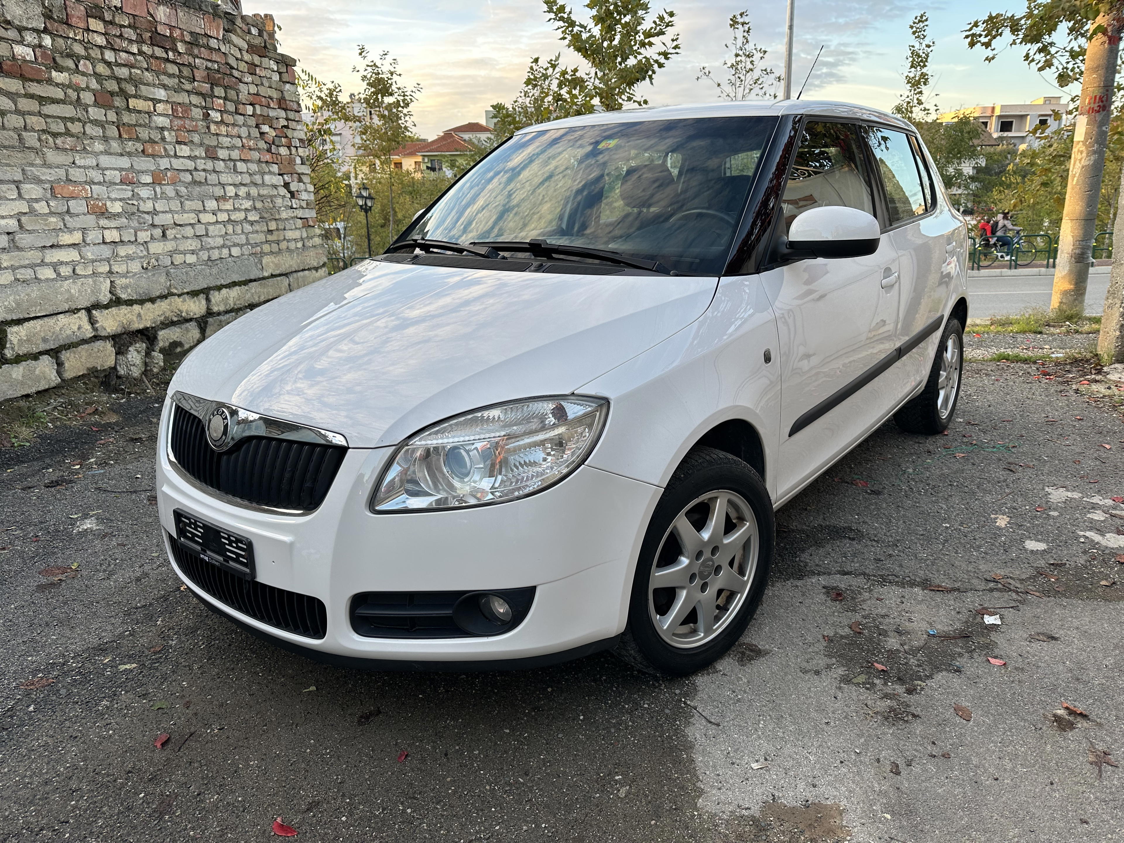 Skoda Fabia - side view