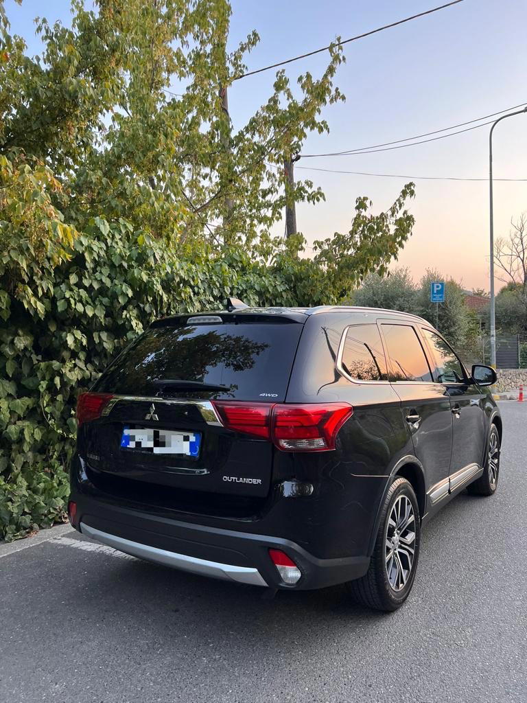 Mitsubishi Outlander - main photo