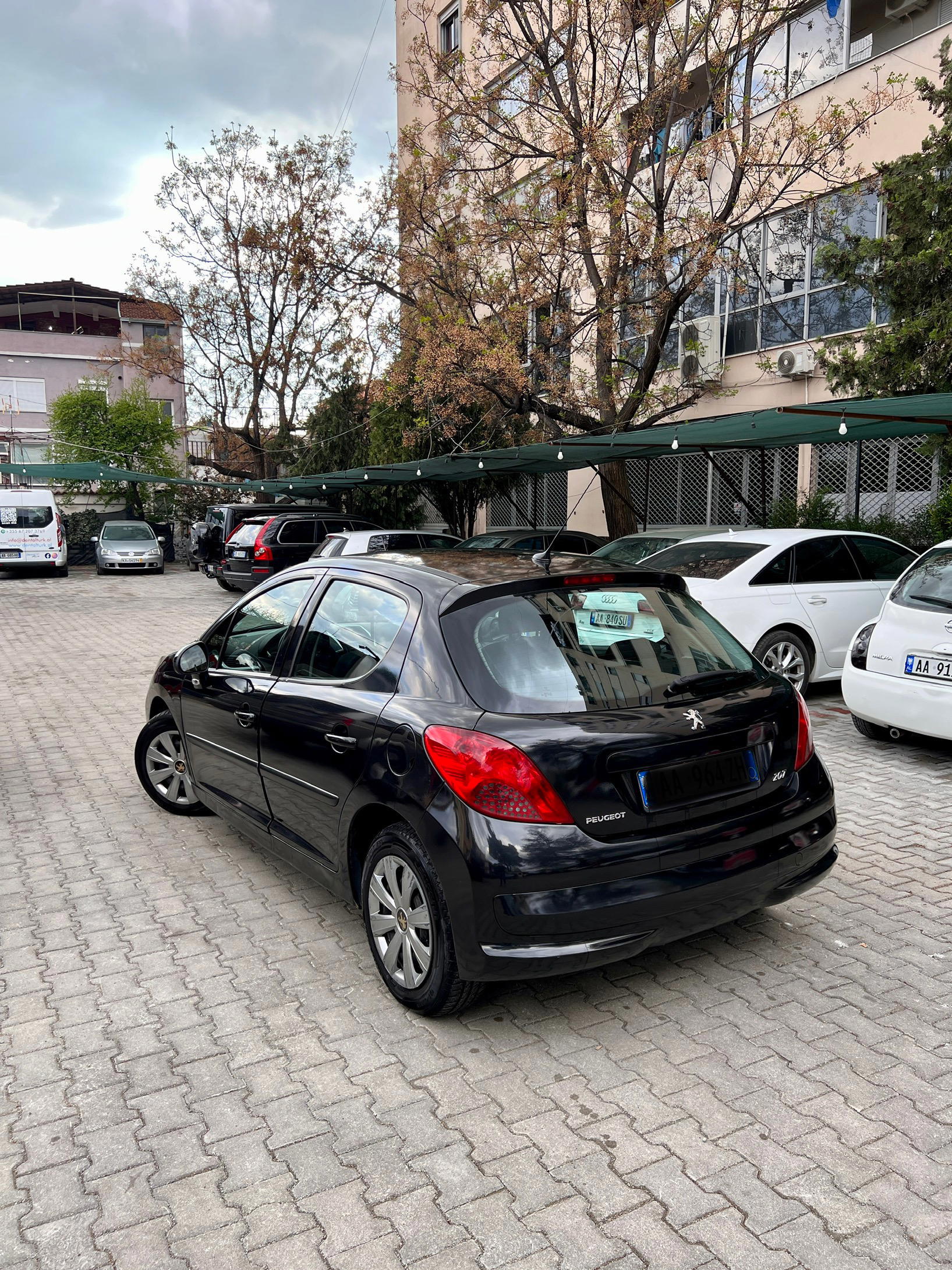 Peugeot 108 - side view