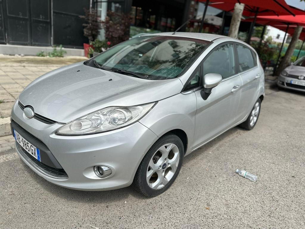 Ford Fiesta - side view