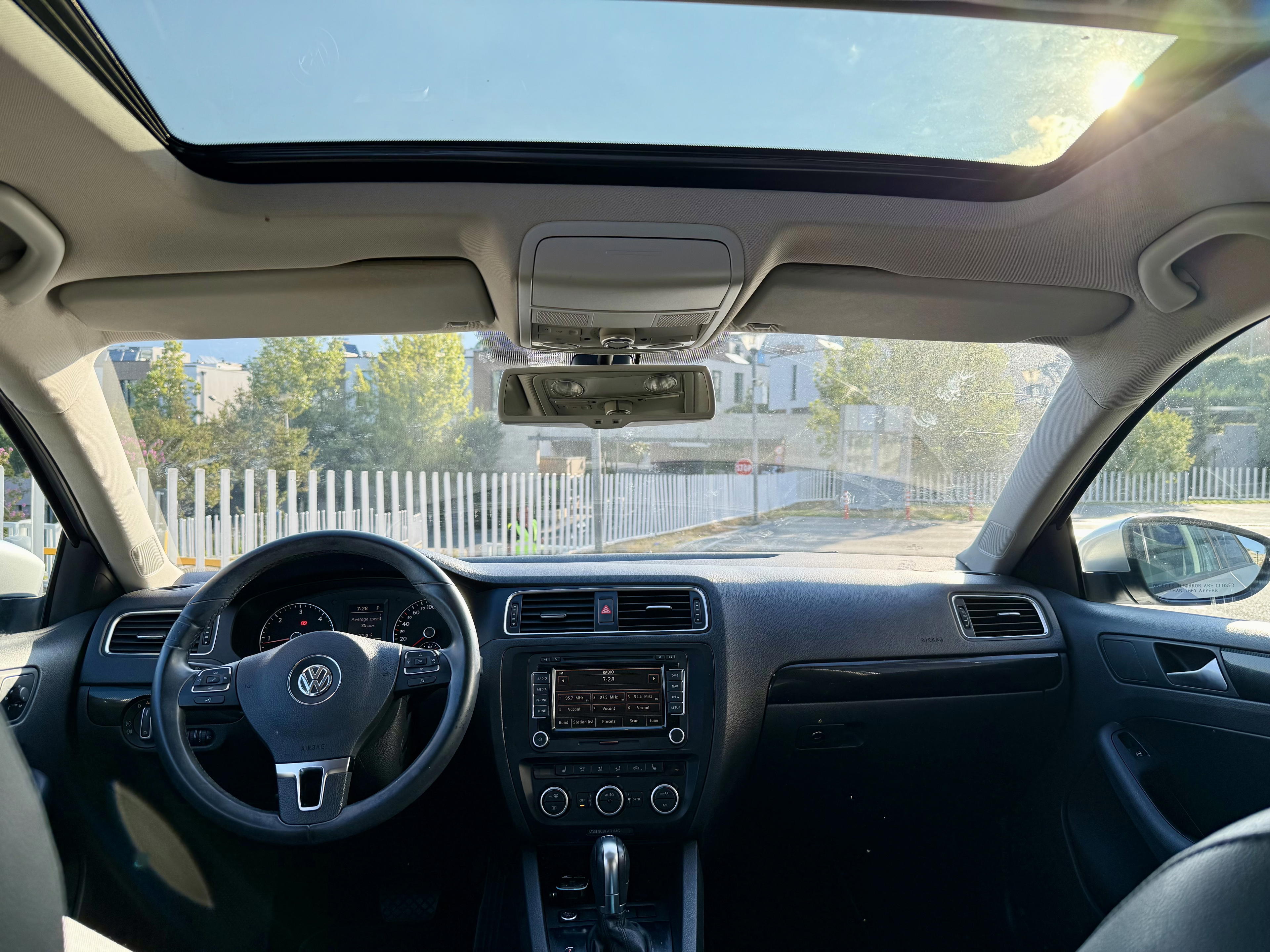 Volkswagen Jetta - photo 4