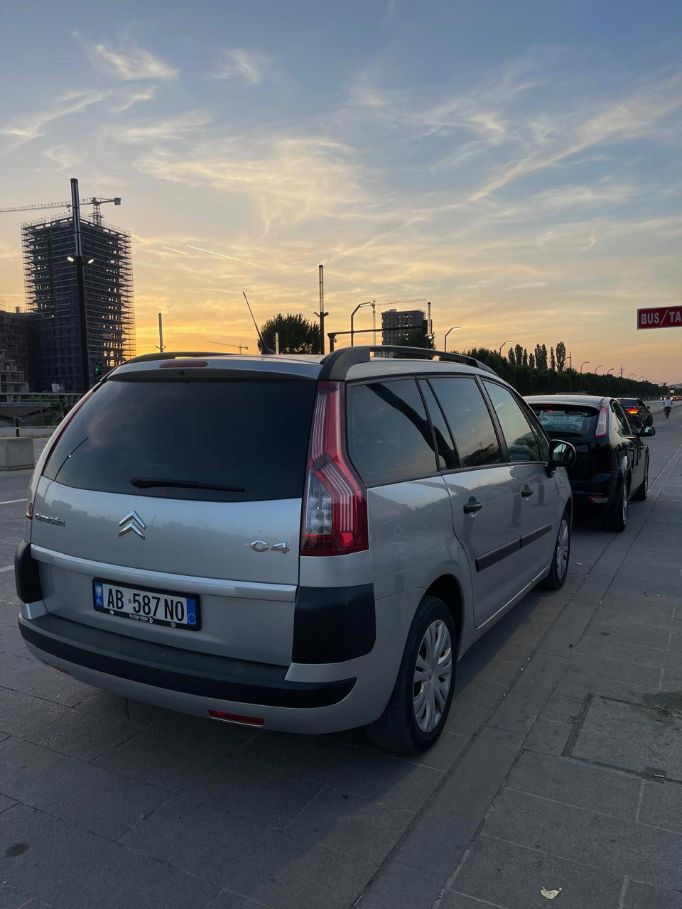 Citroen C4 Picasso - side view