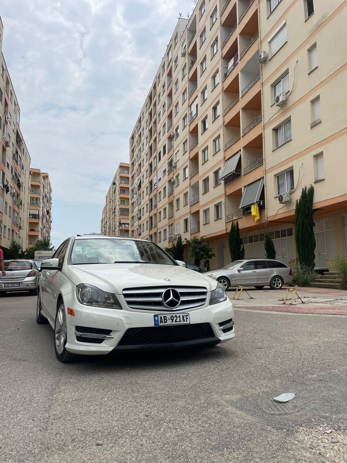 Mercedes-Benz 300 CE - side view