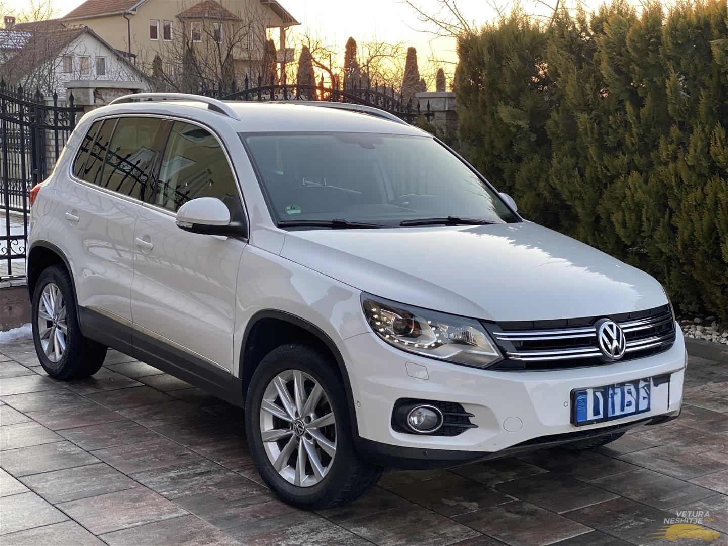 Volkswagen Tiguan - side view