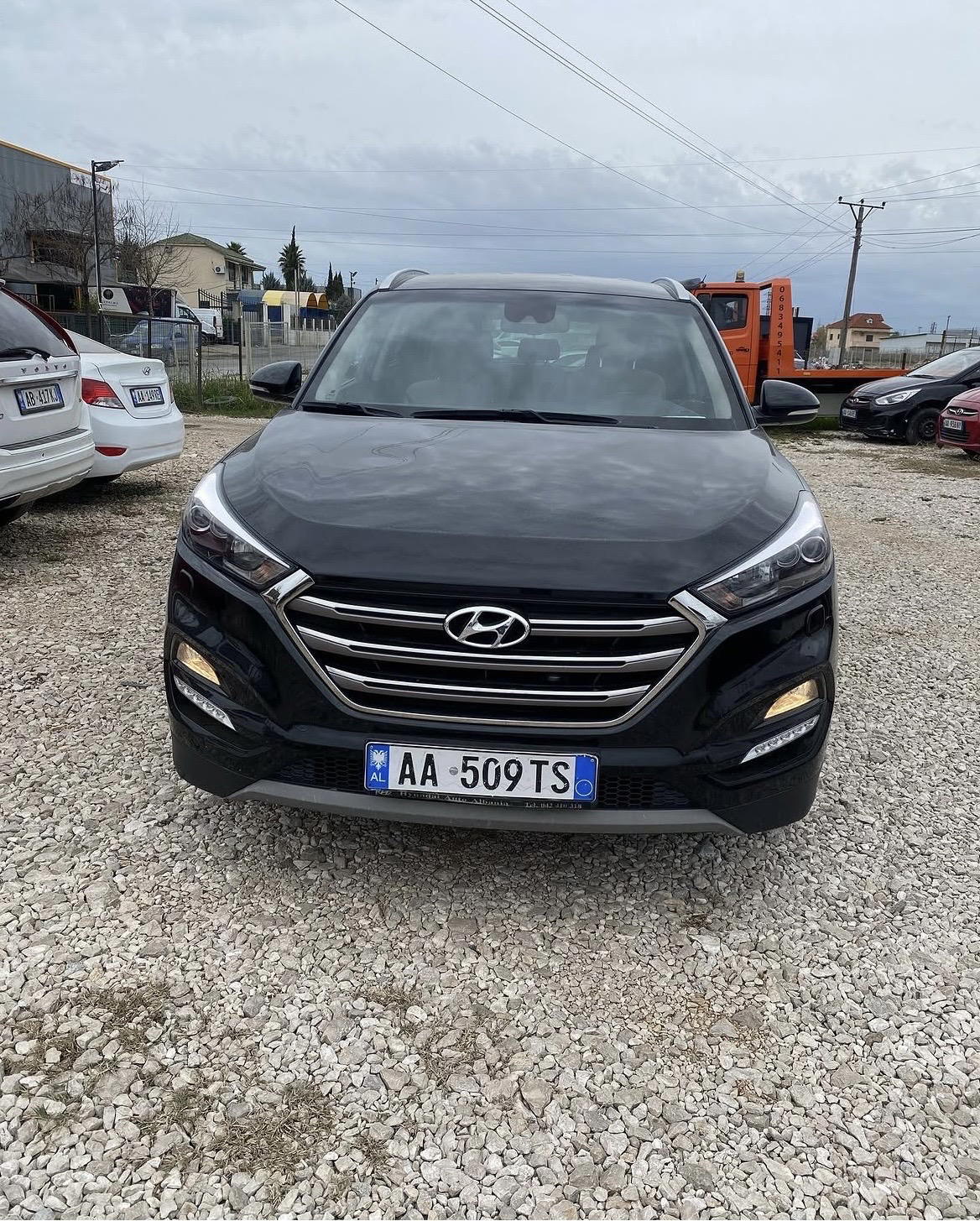 Hyundai Tucson - side view