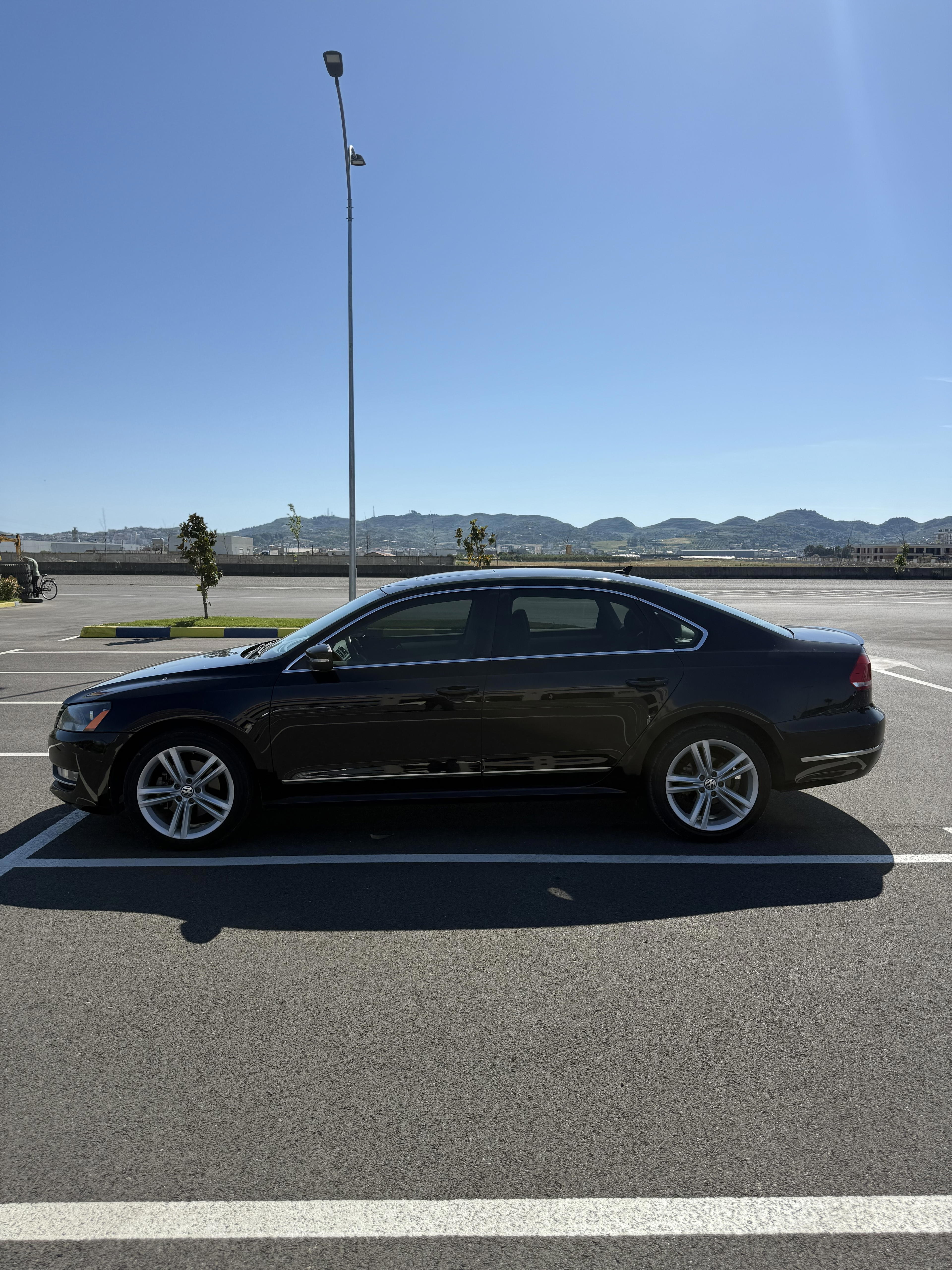 Volkswagen Passat - side view
