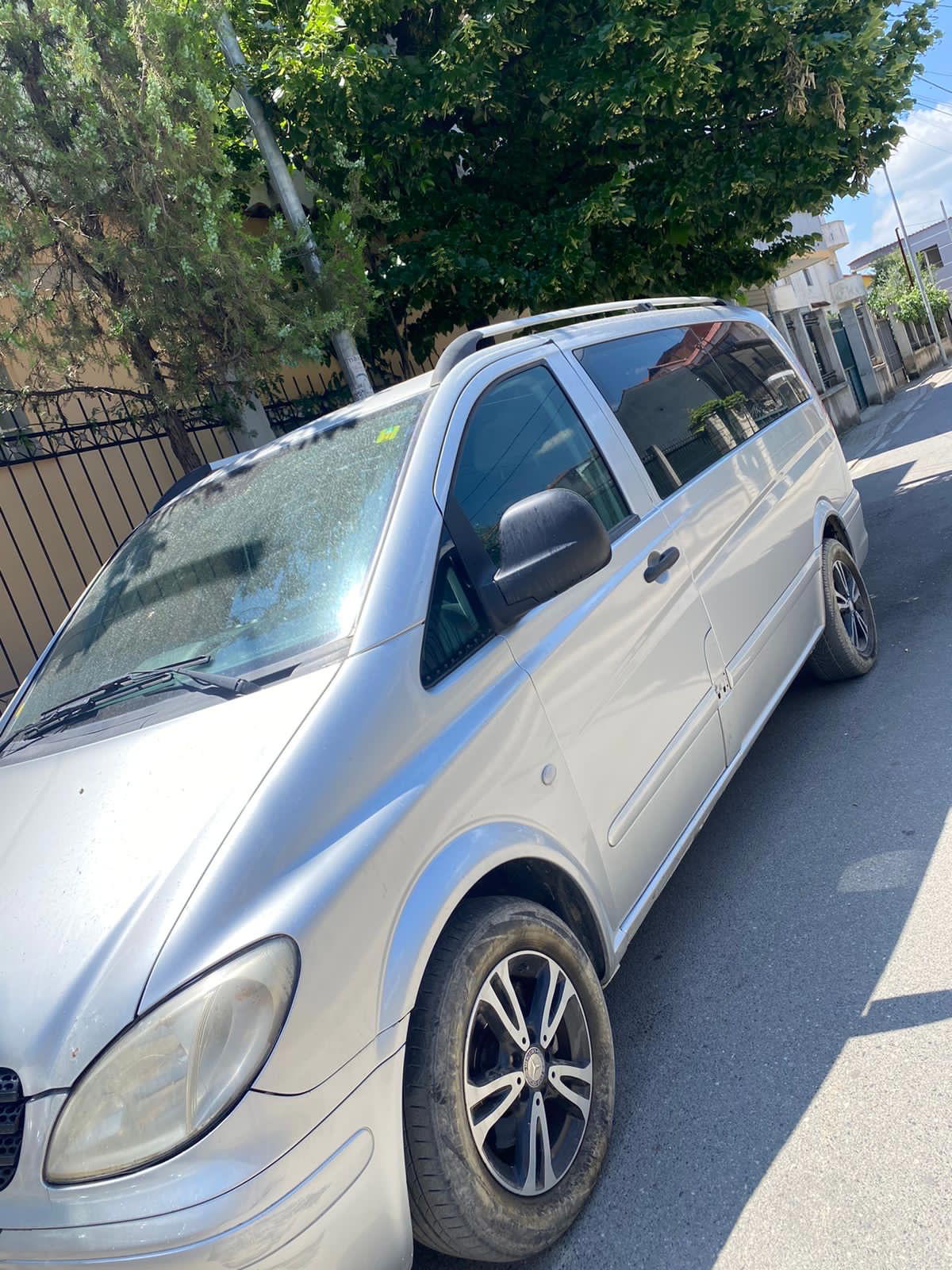 Mercedes-Benz Vito - side view