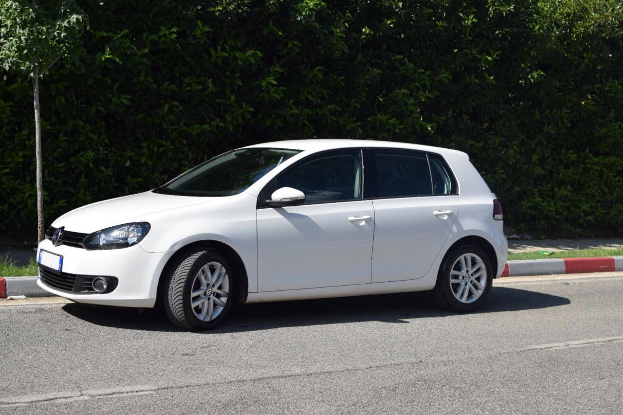 Volkswagen Golf - side view