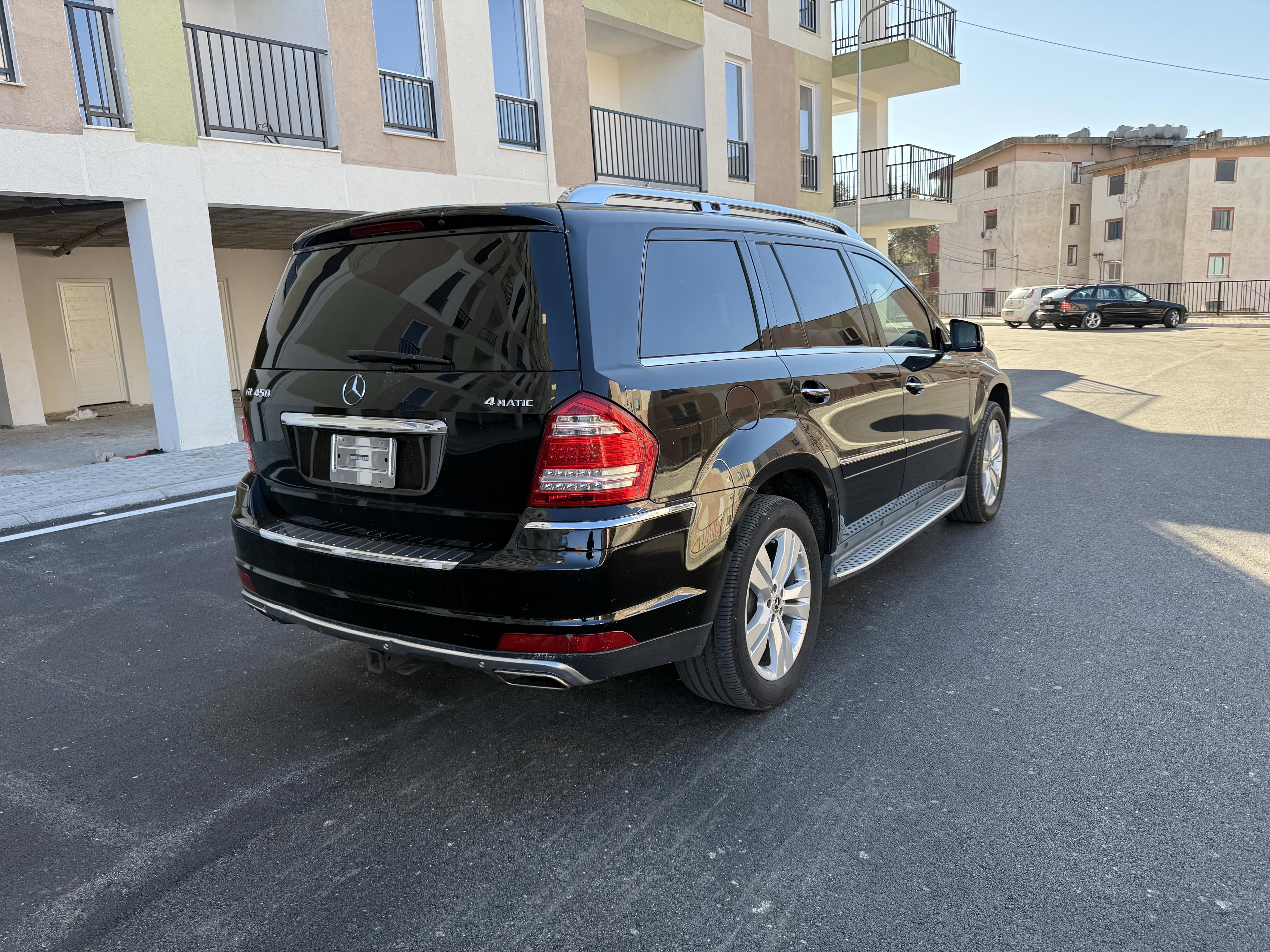 Mercedes-Benz GL-Class - side view