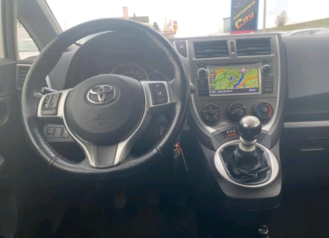 Toyota Yaris iA - photo 4