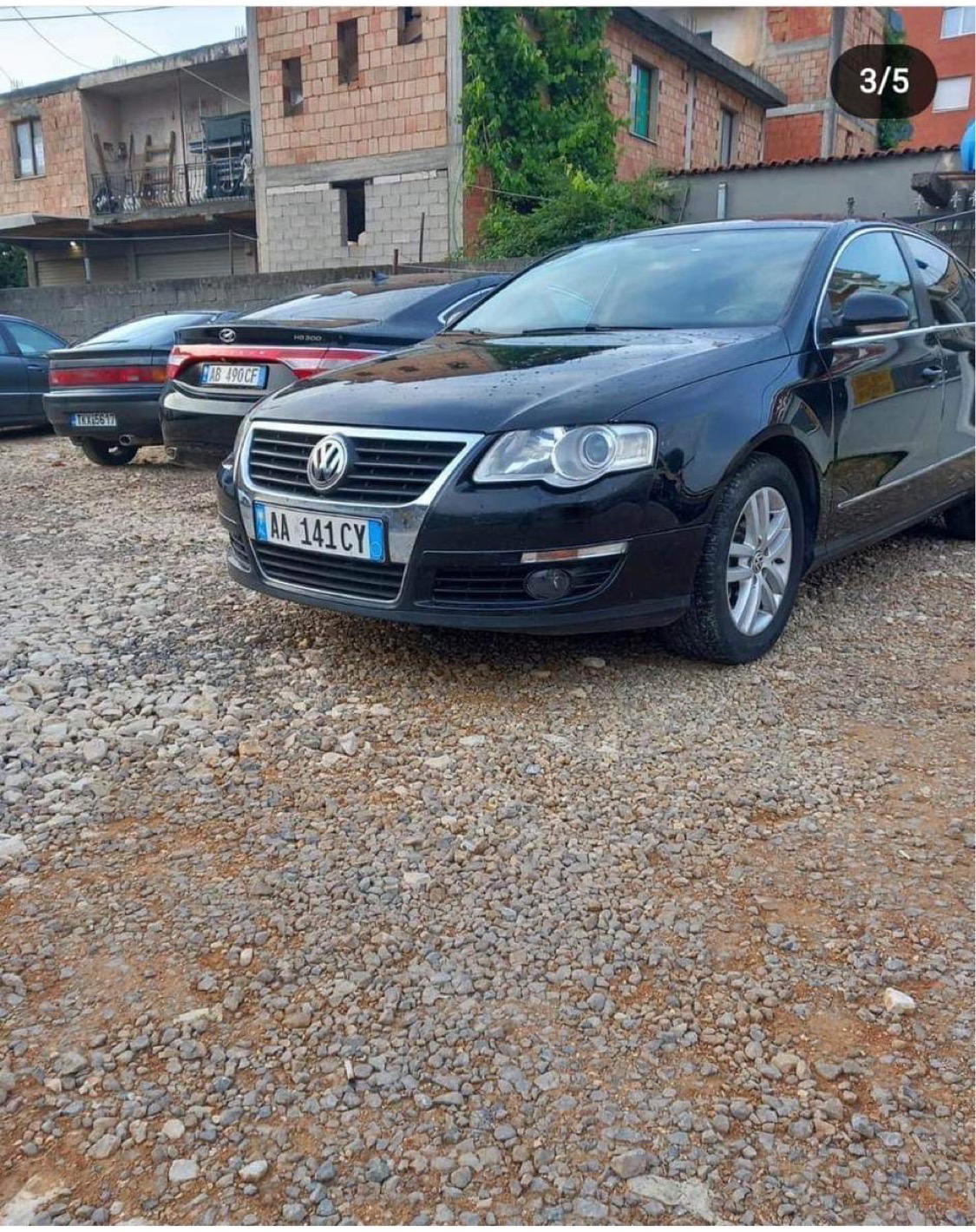 Volkswagen Passat - main photo