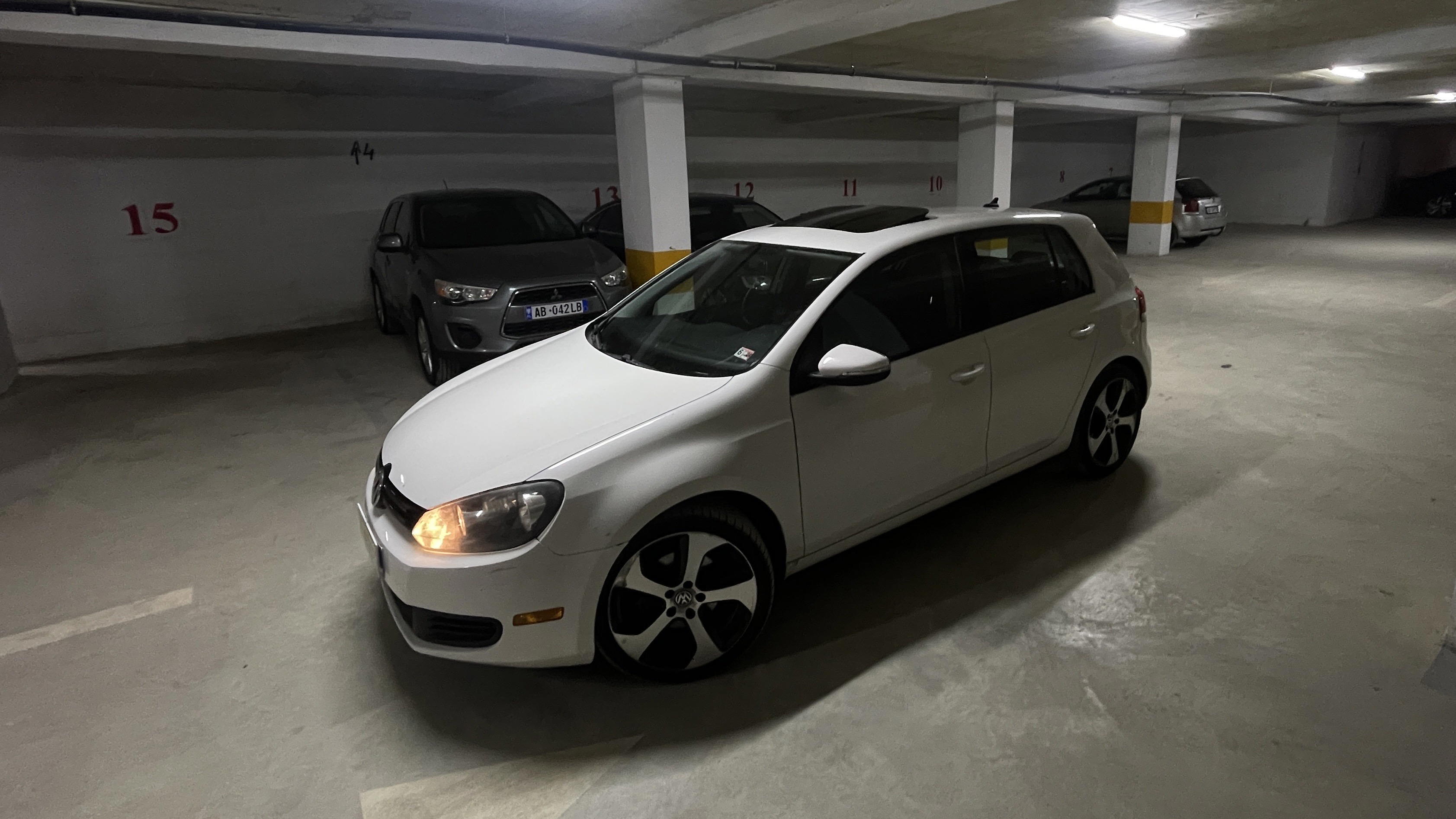 Volkswagen Golf - side view