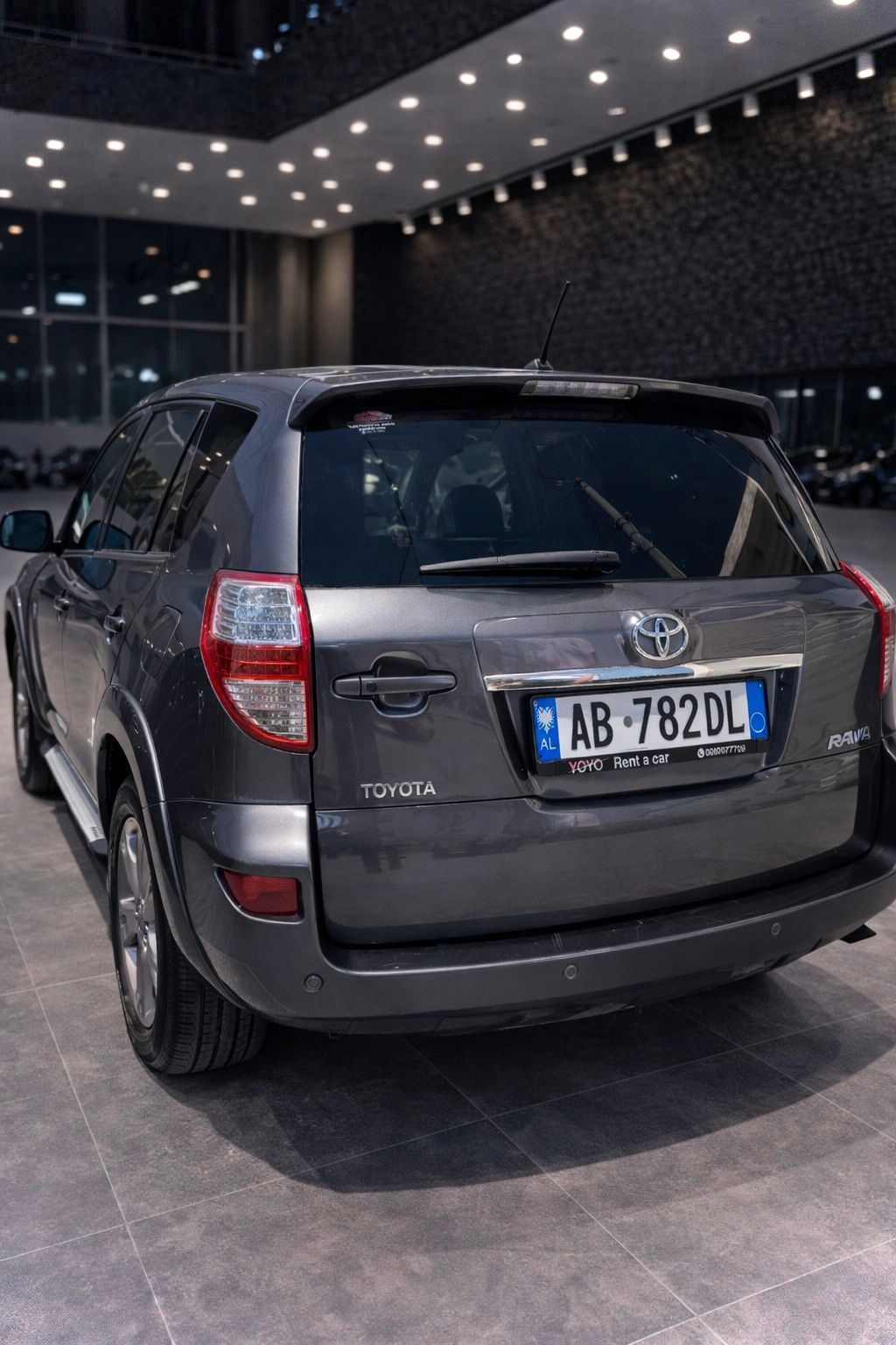 Toyota RAV4 - photo 4