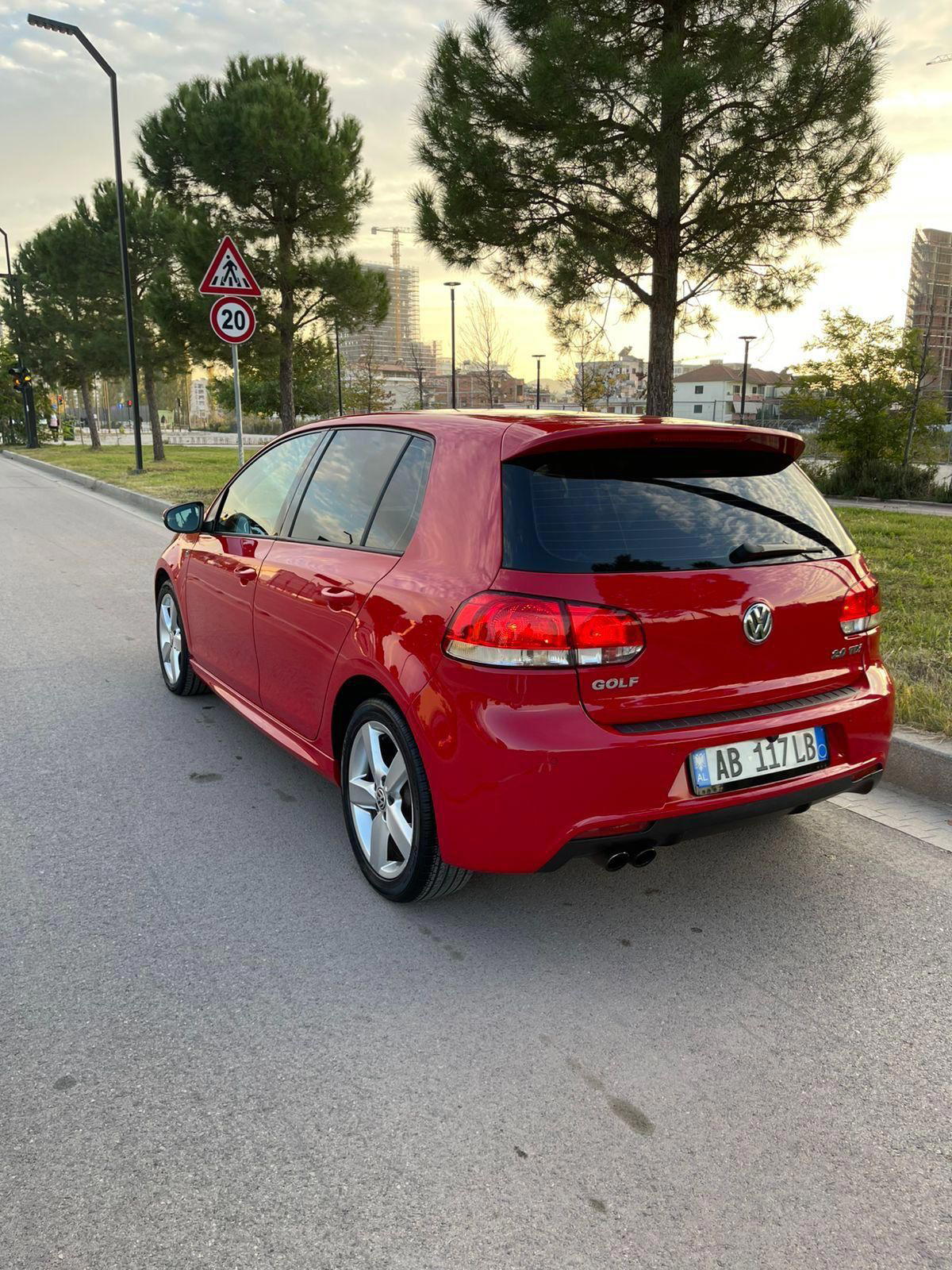 Volkswagen Golf - side view