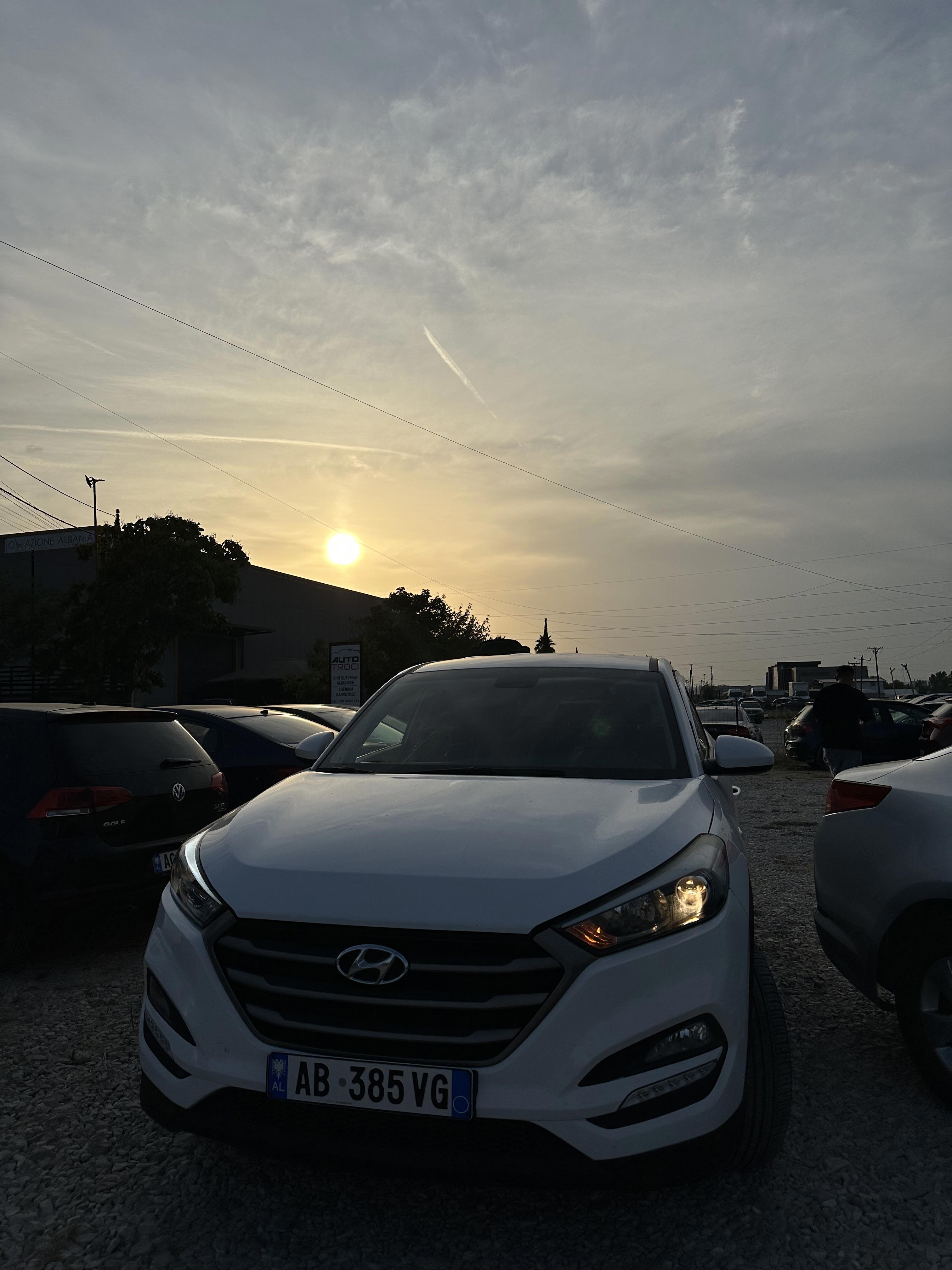 Hyundai Tucson - side view