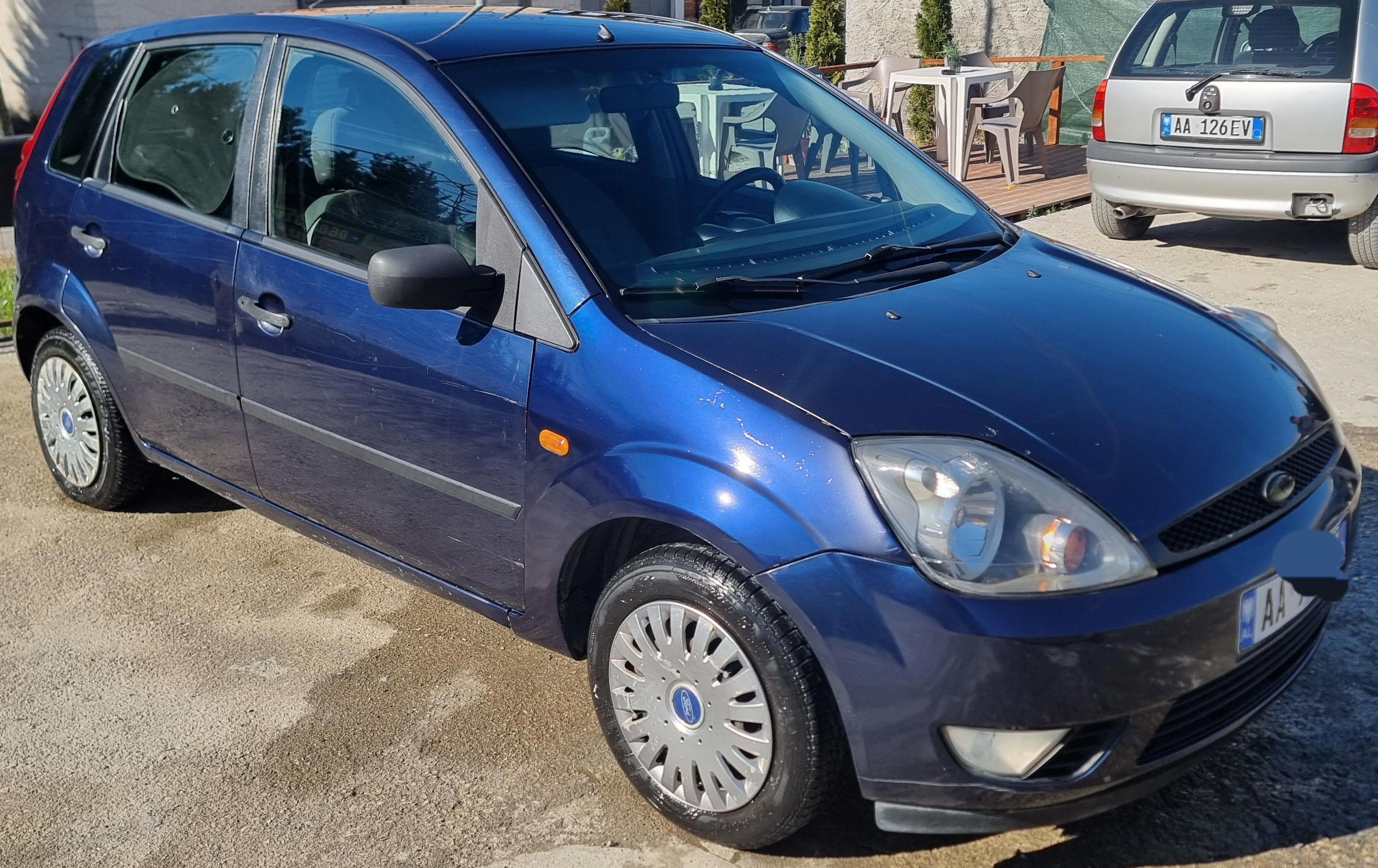 Ford Fiesta - side view