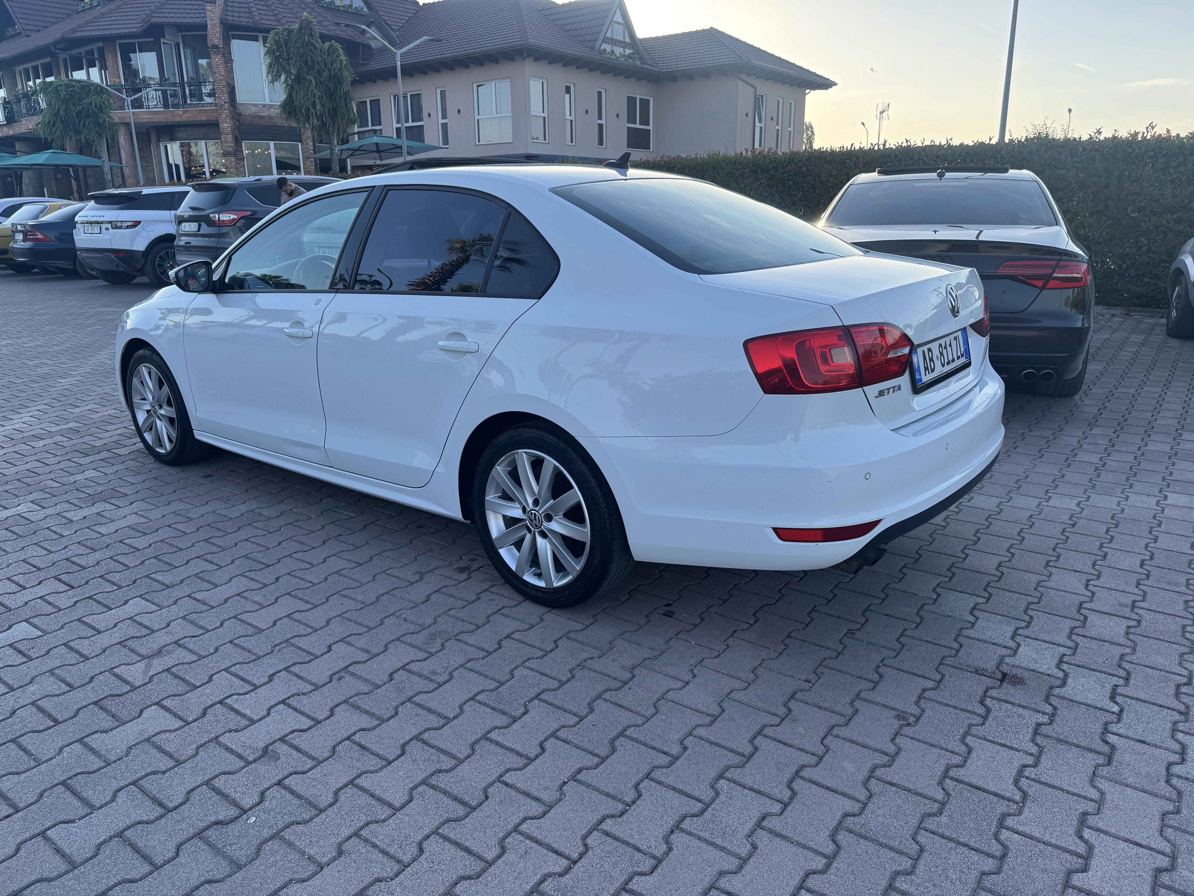 Volkswagen Jetta - side view