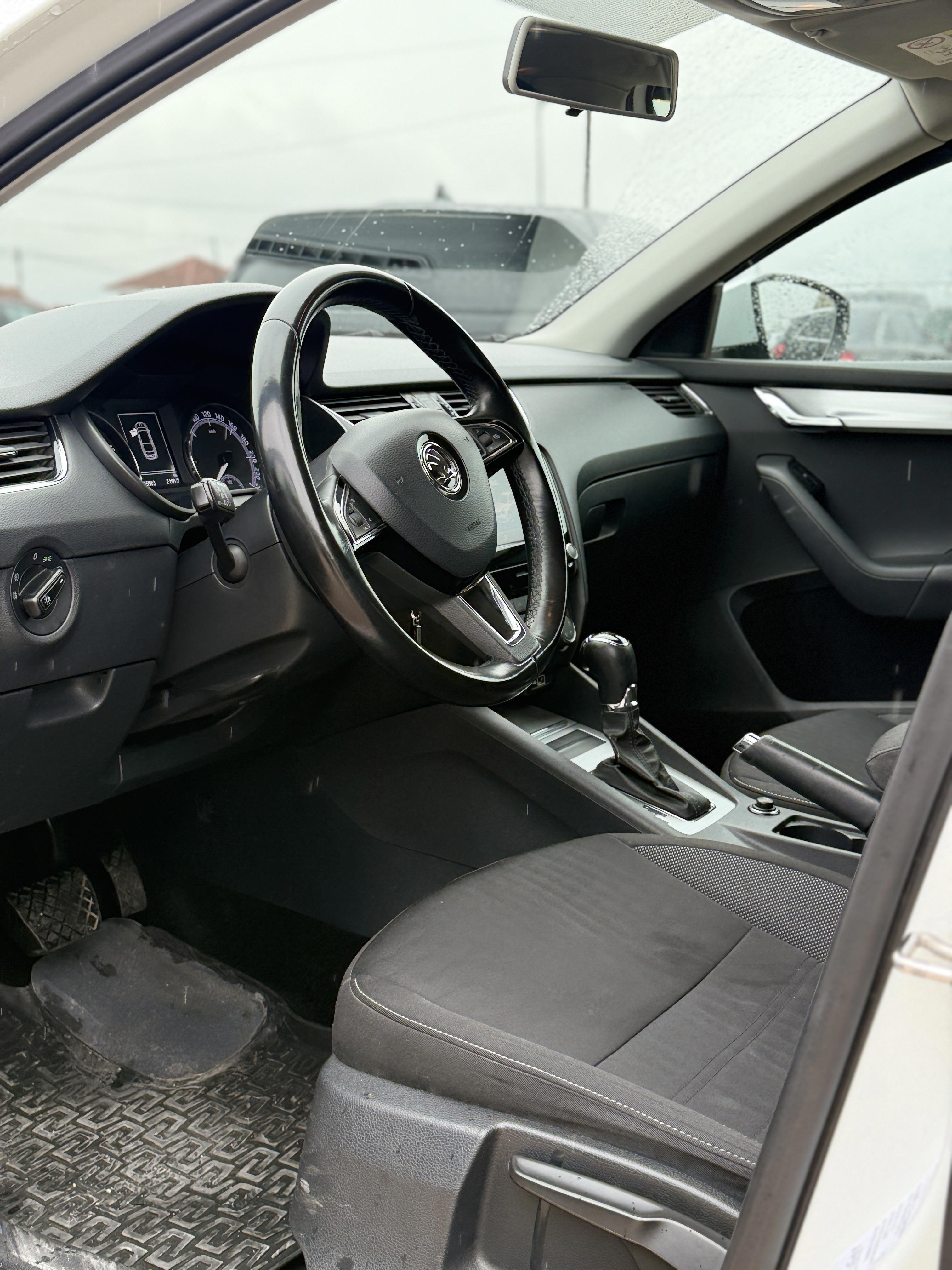 Skoda Octavia - side view