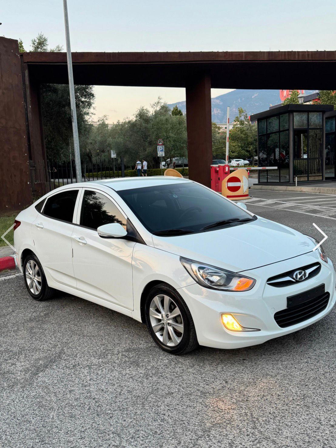 Hyundai Accent - main photo
