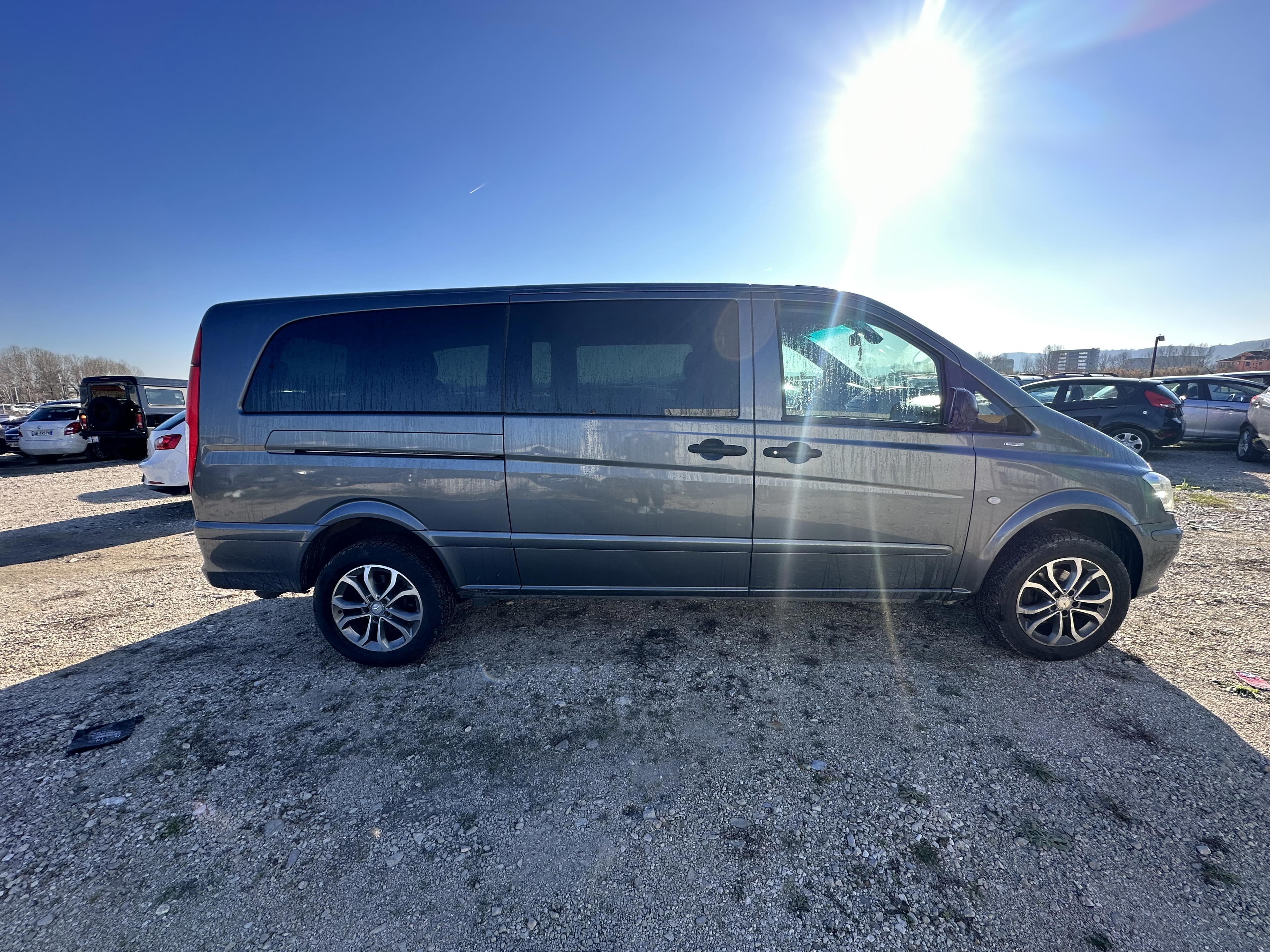 Mercedes-Benz Vito - side view