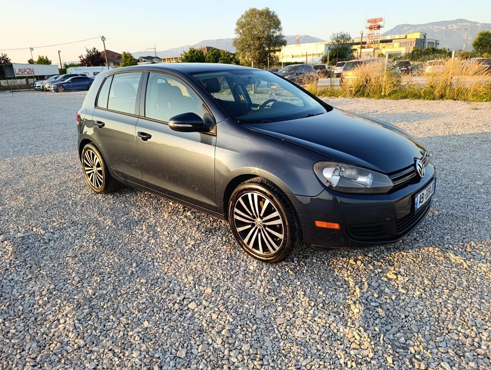 Volkswagen Golf - main photo