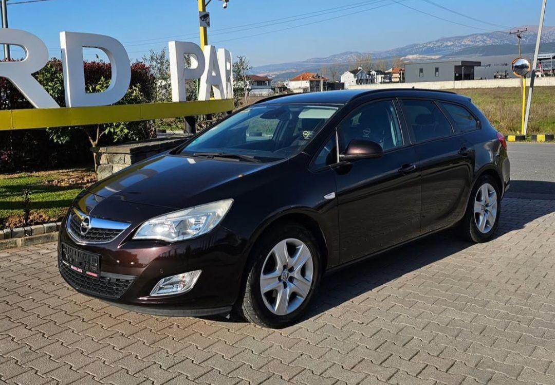 Opel Astra RentX Albania