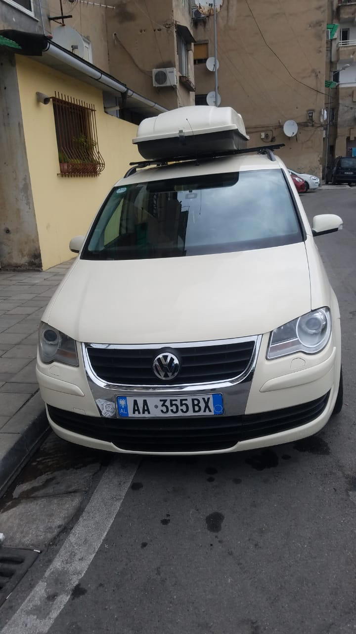 Volkswagen Touran - main photo