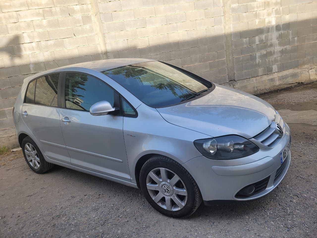Volkswagen Golf Plus - side view