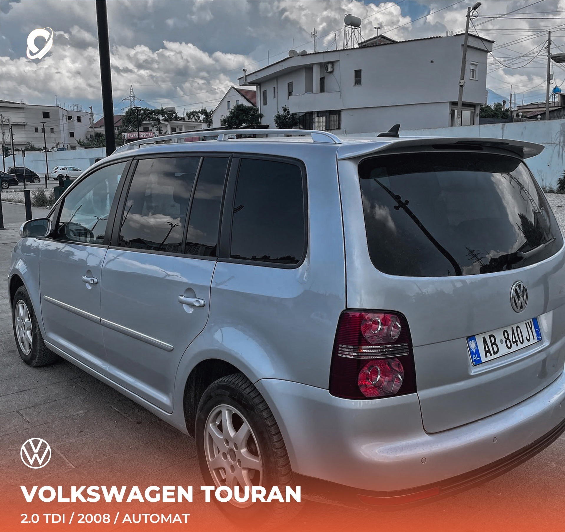 Volkswagen Touran - side view