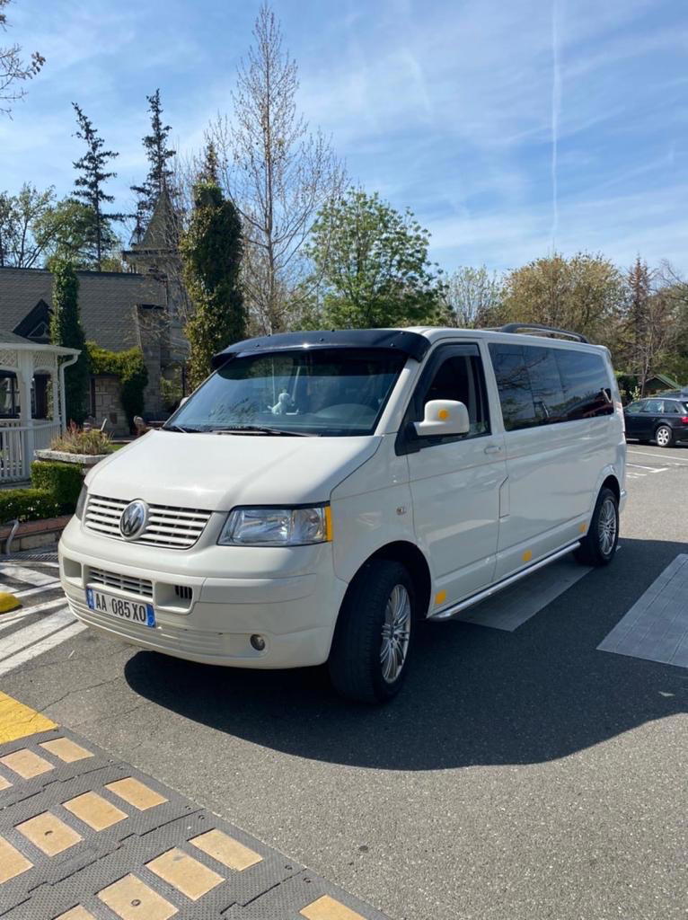 Volkswagen Transporter - side view