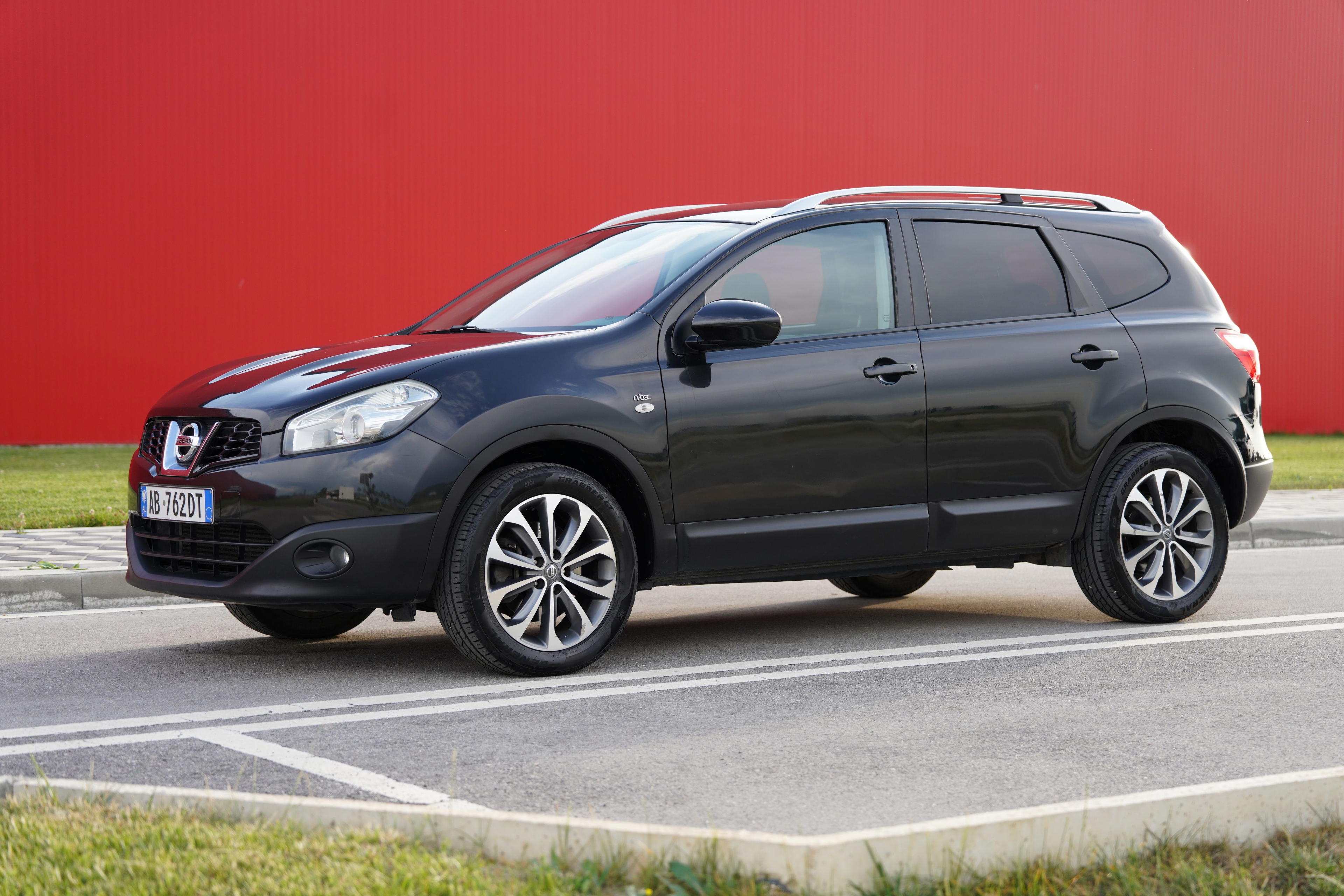 Nissan Rogue RentX Albania