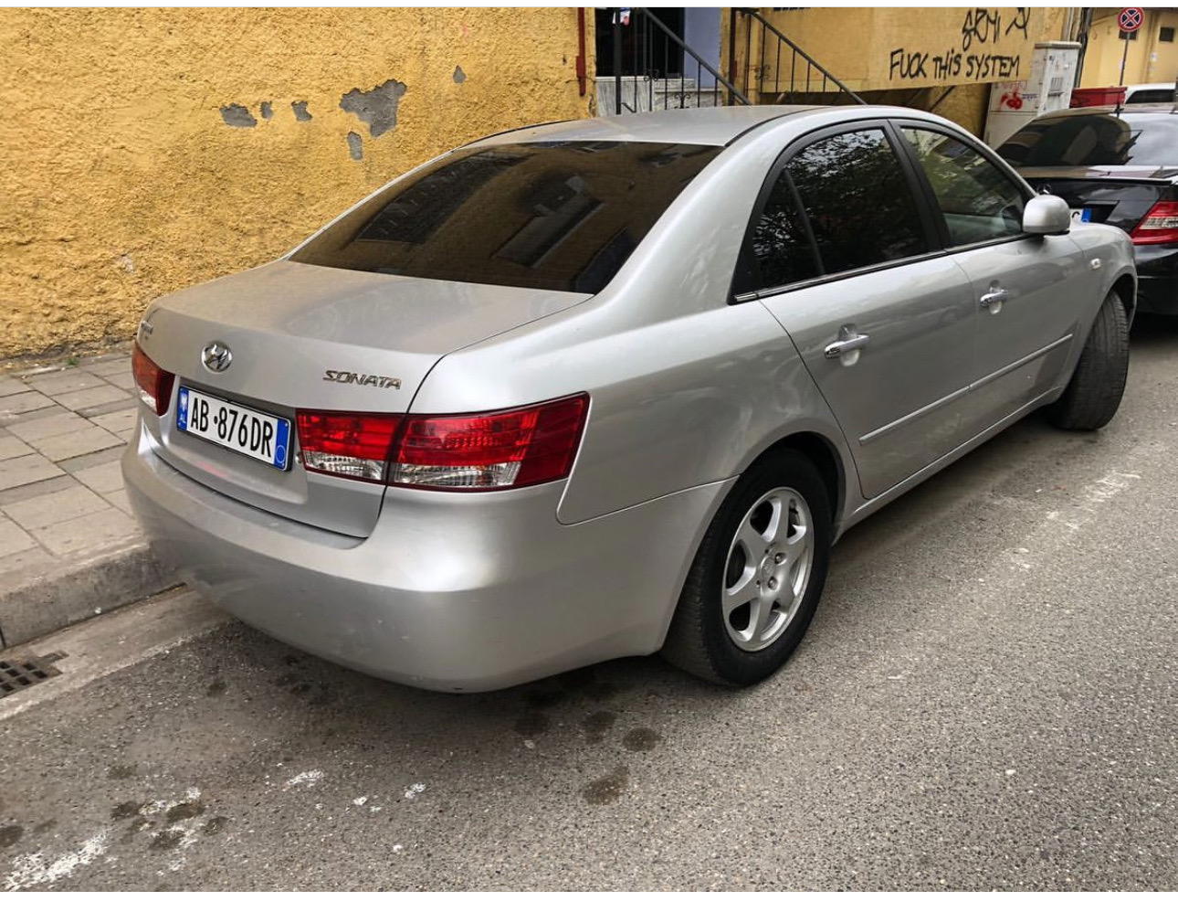 Hyundai Sonata - side view